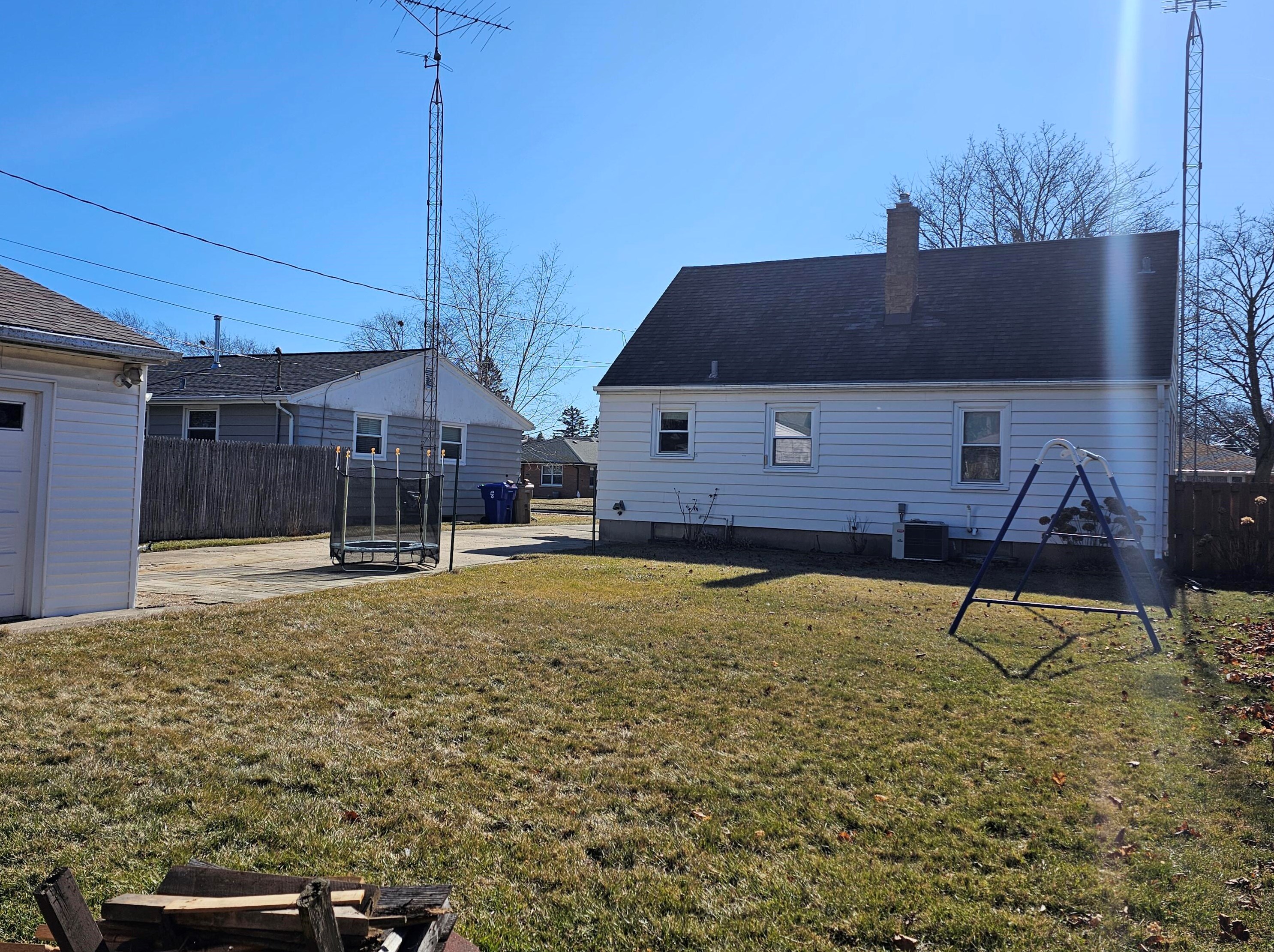 2116 33rd St, Kenosha, WI 53140-5222