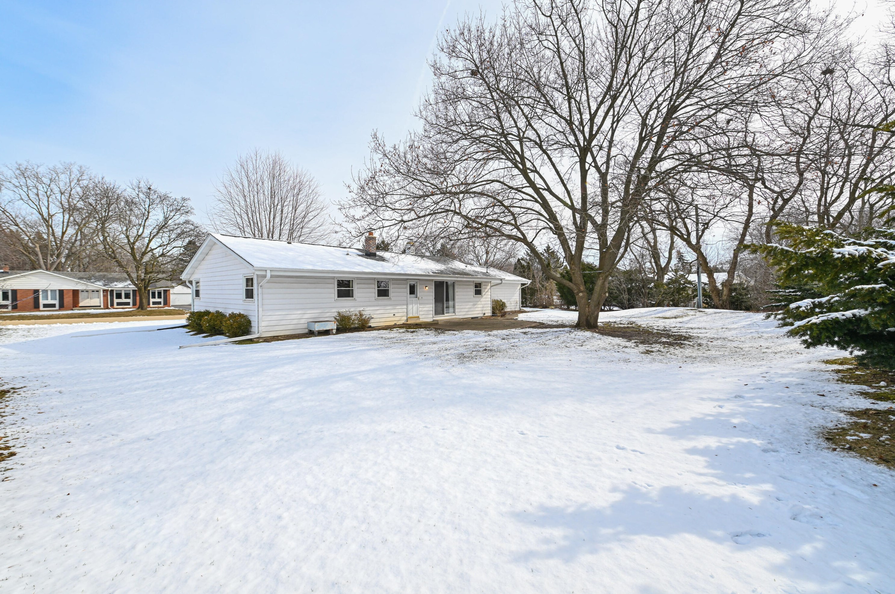 6909 Berwyn Ave, Milwaukee, WI 53209-2811