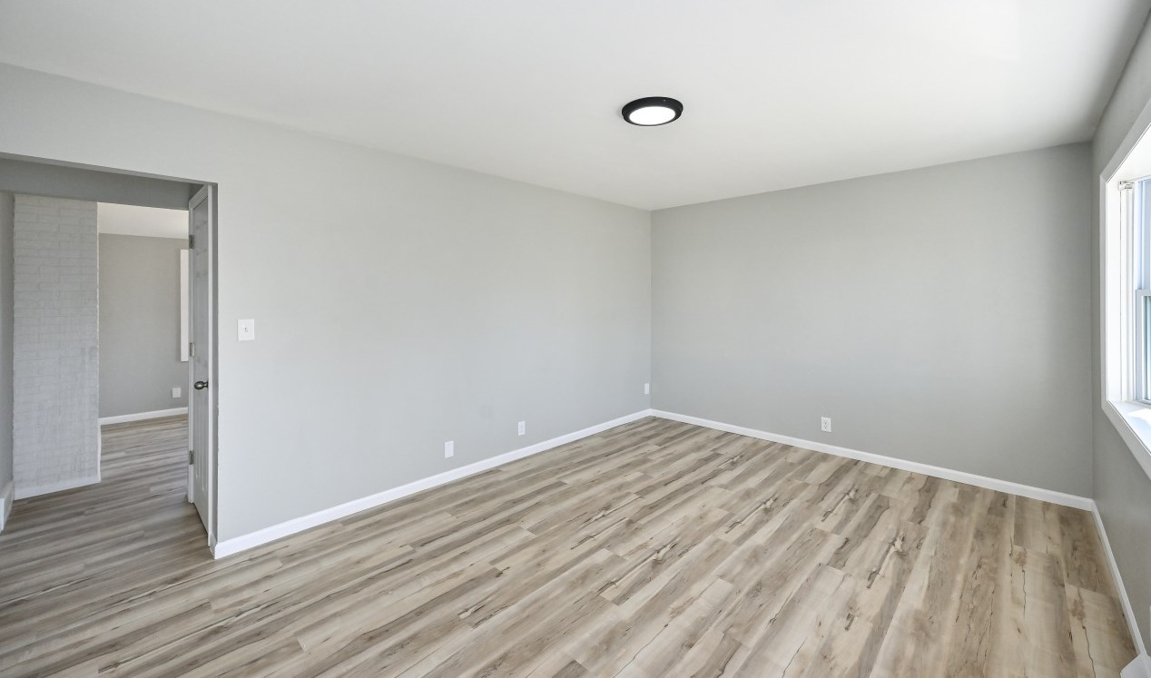 6720 75th St, Milwaukee, WI 53223-5608