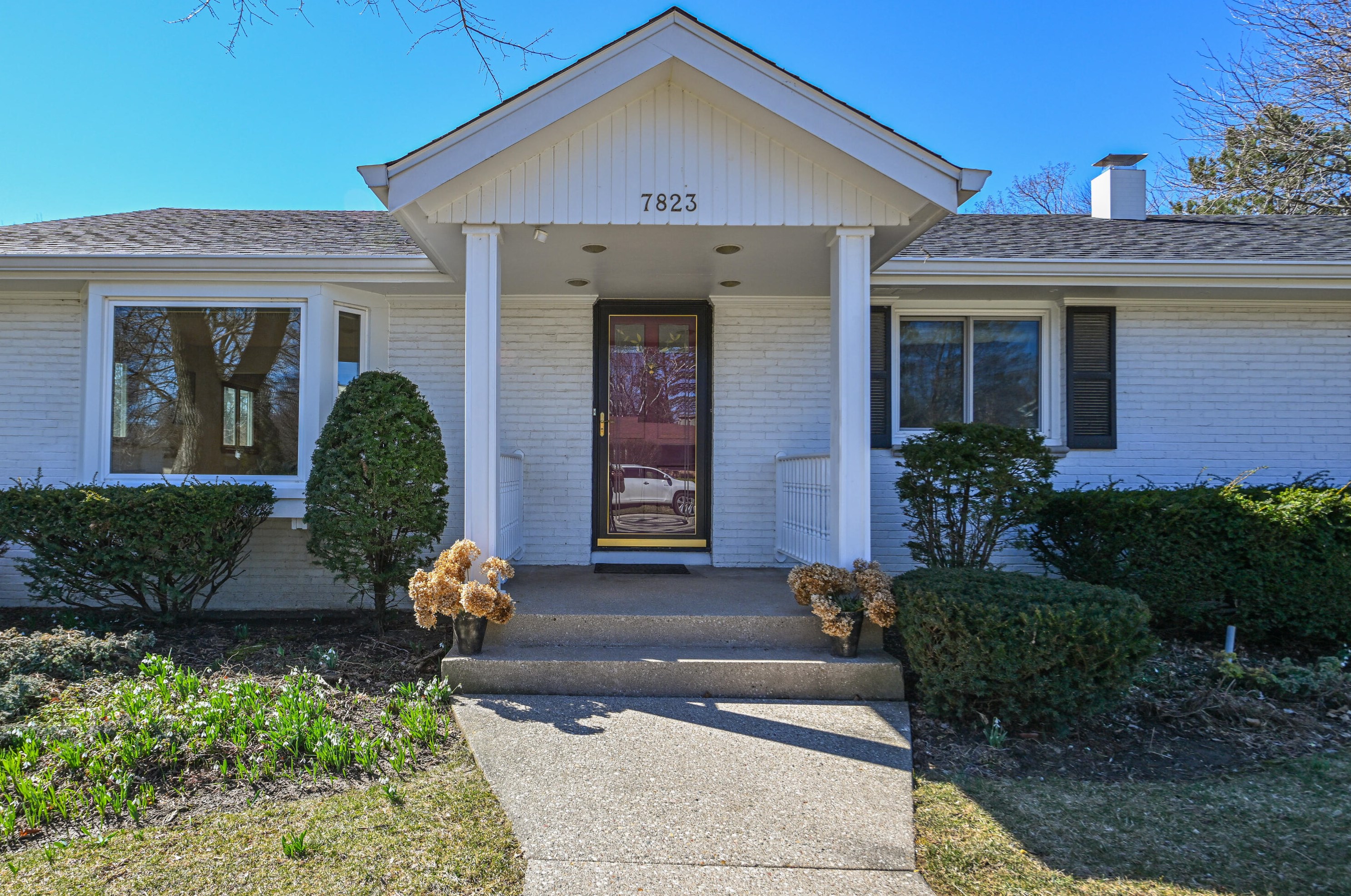 7823 Berwyn Ave, Milwaukee, WI 53209-1807