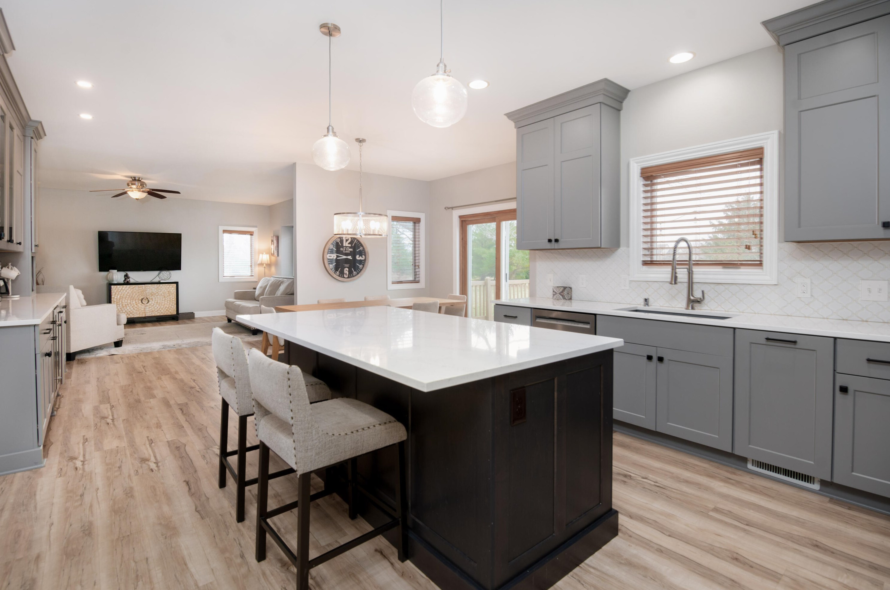 312 Mulberry Dr, Delafield, WI 53018-1069