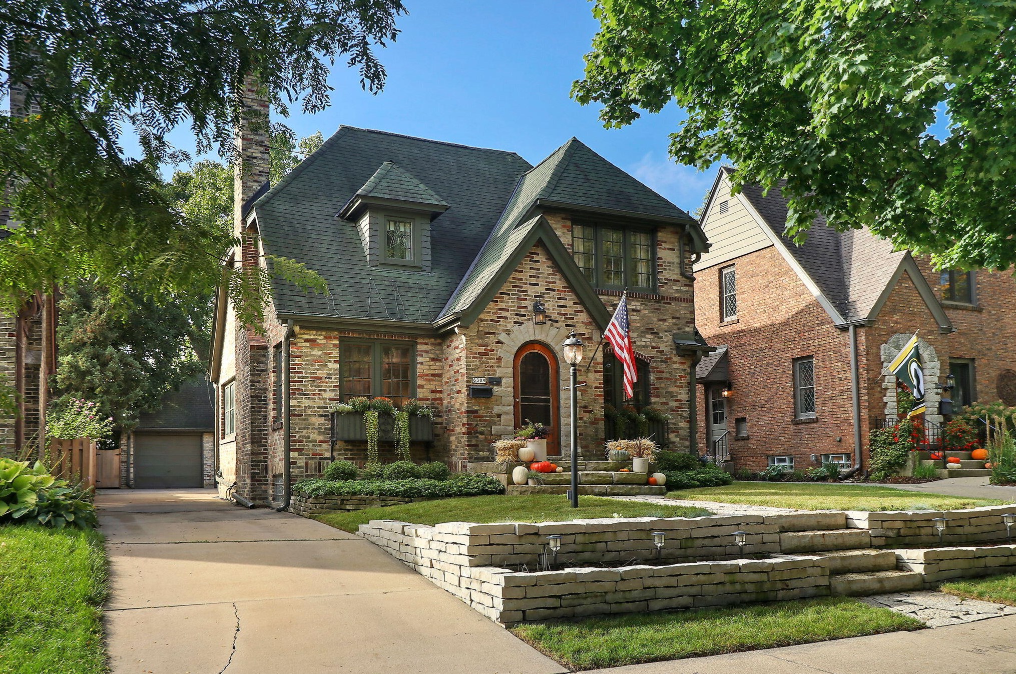 6309 Mckinley Ave, Milwaukee, WI 53213-2951