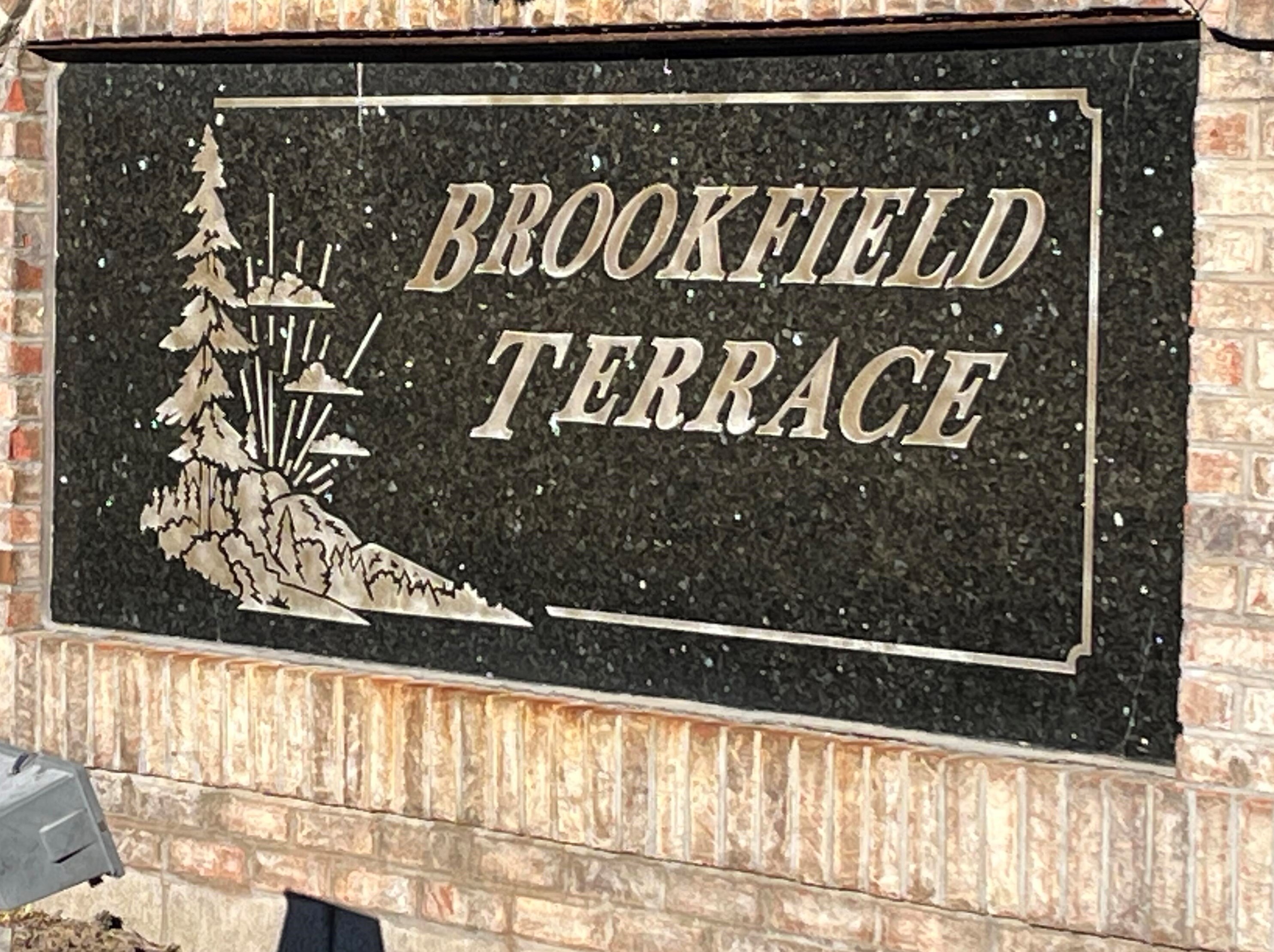 375 Jennifer Ln, Brookfield, WI 53045