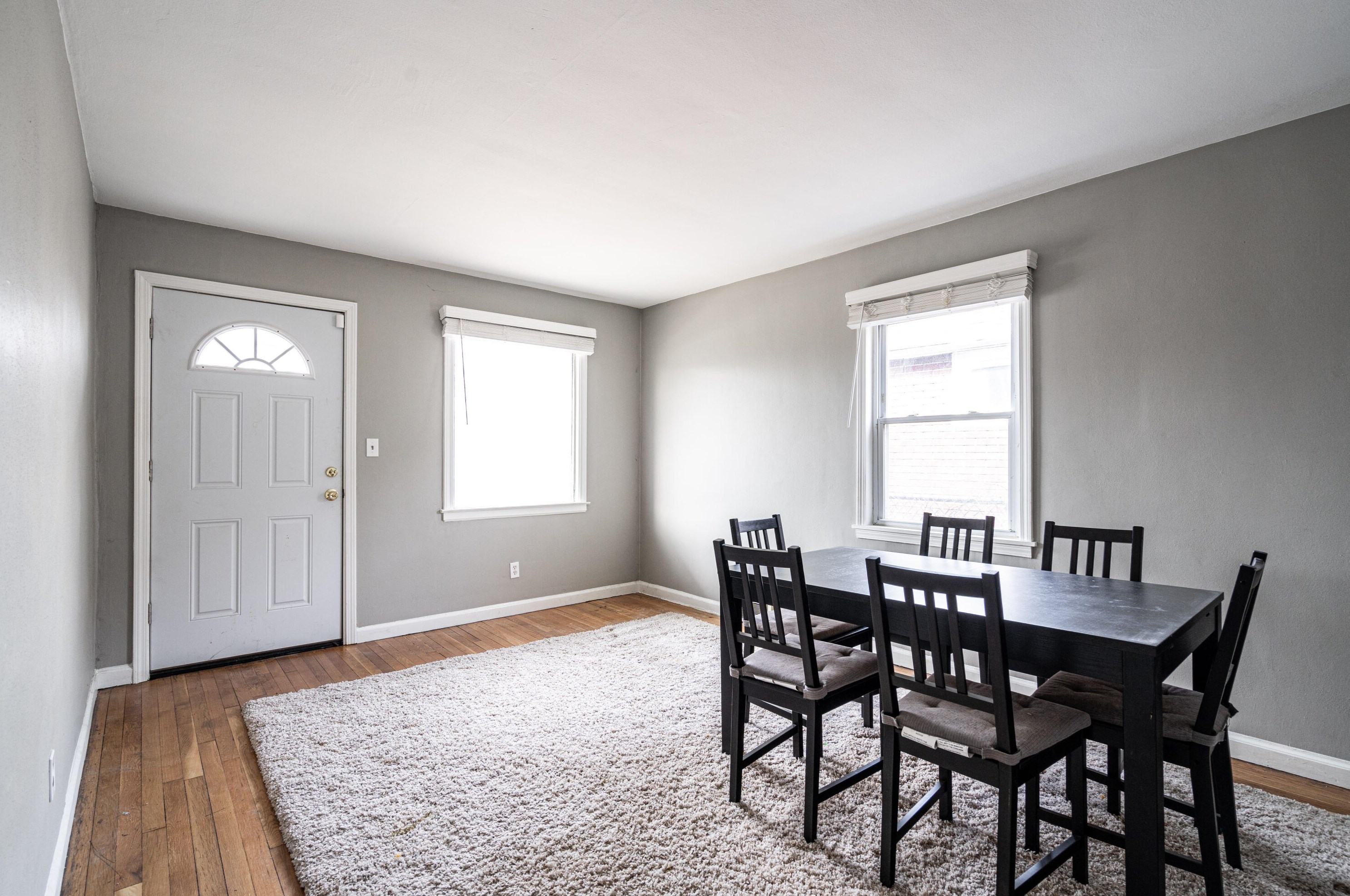 4086 7th St, Milwaukee, WI 53209-7043