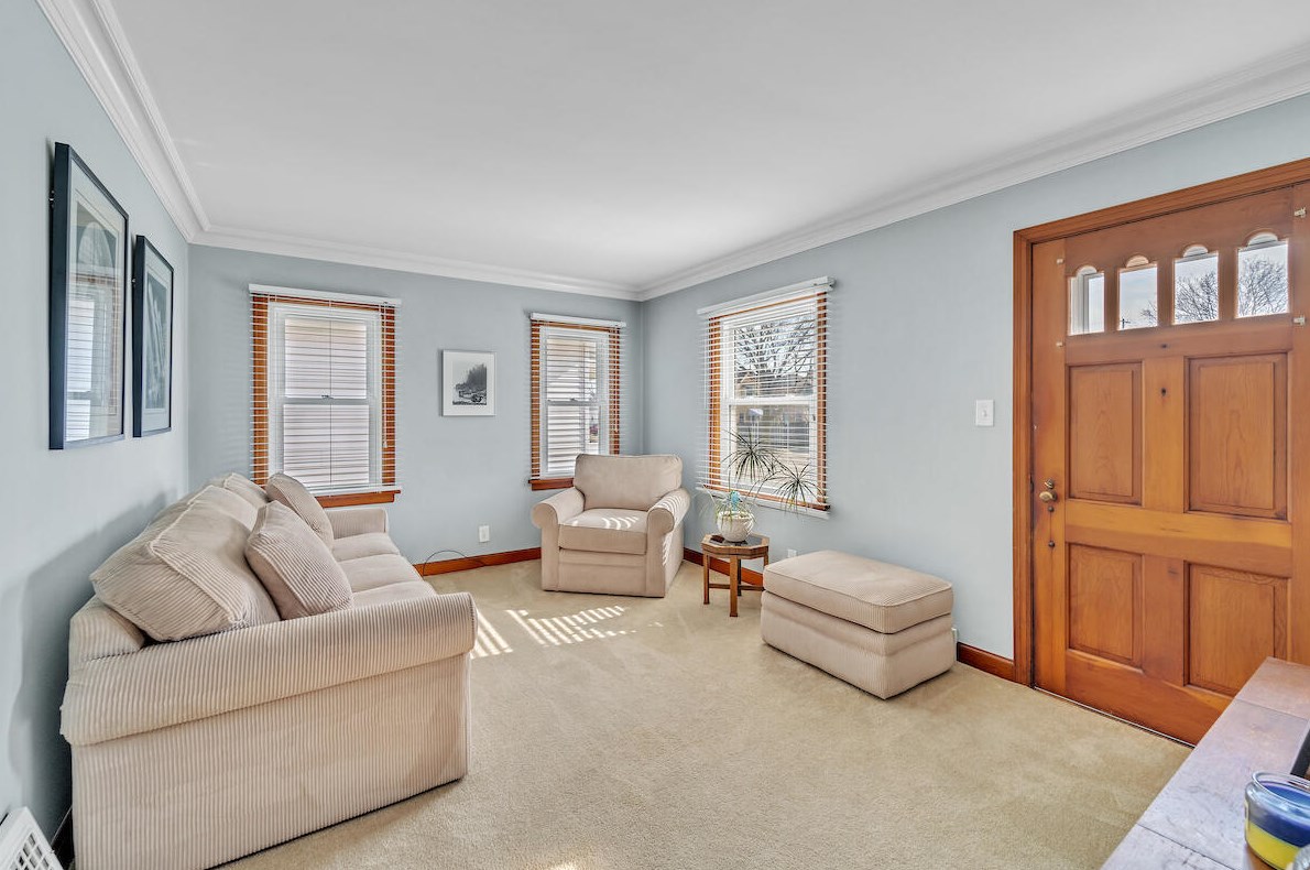 2516 Bate St, Racine, WI 53403-2917