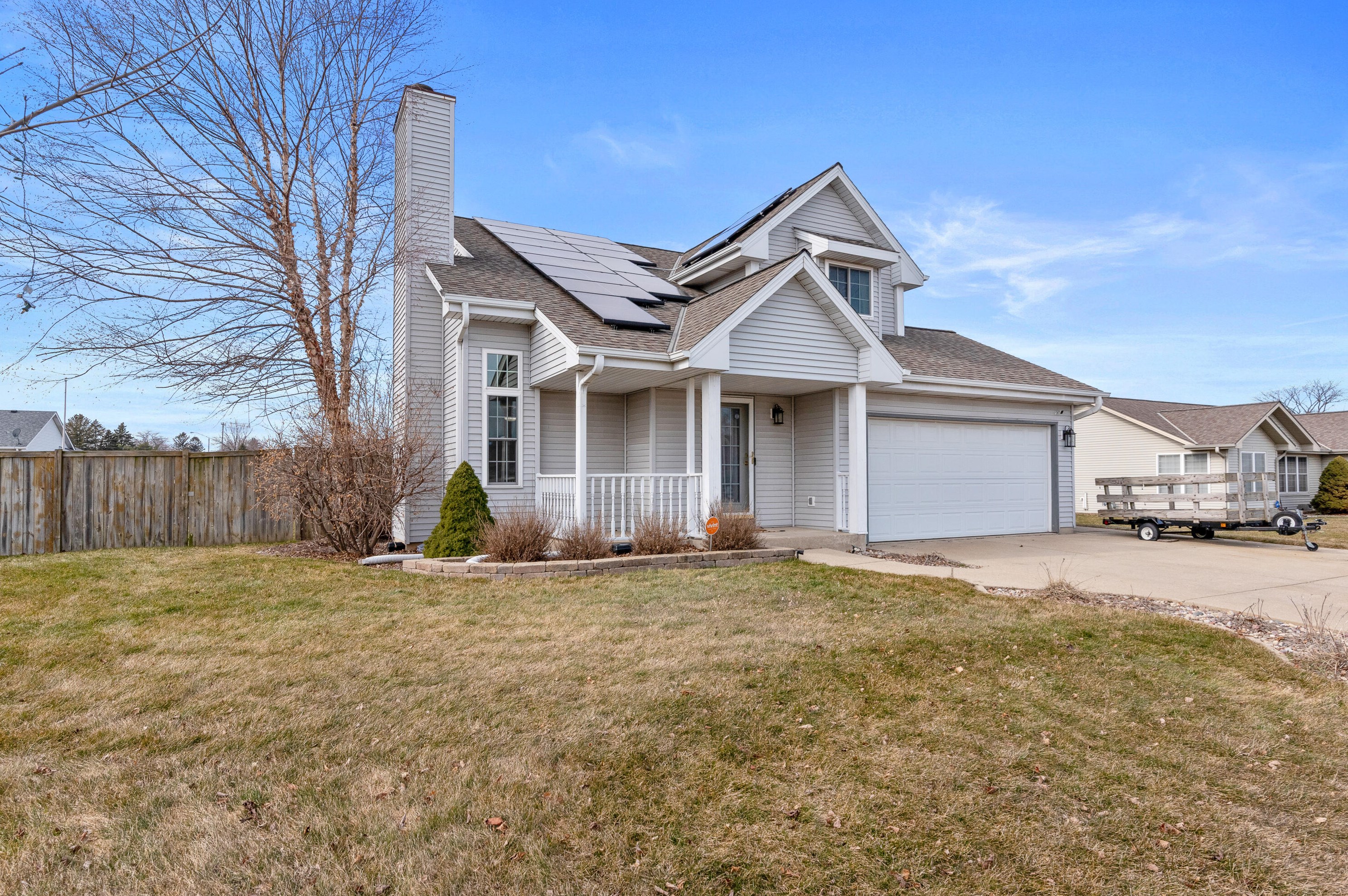 10045 S Windsor Dr, Oak Creek, WI 53154