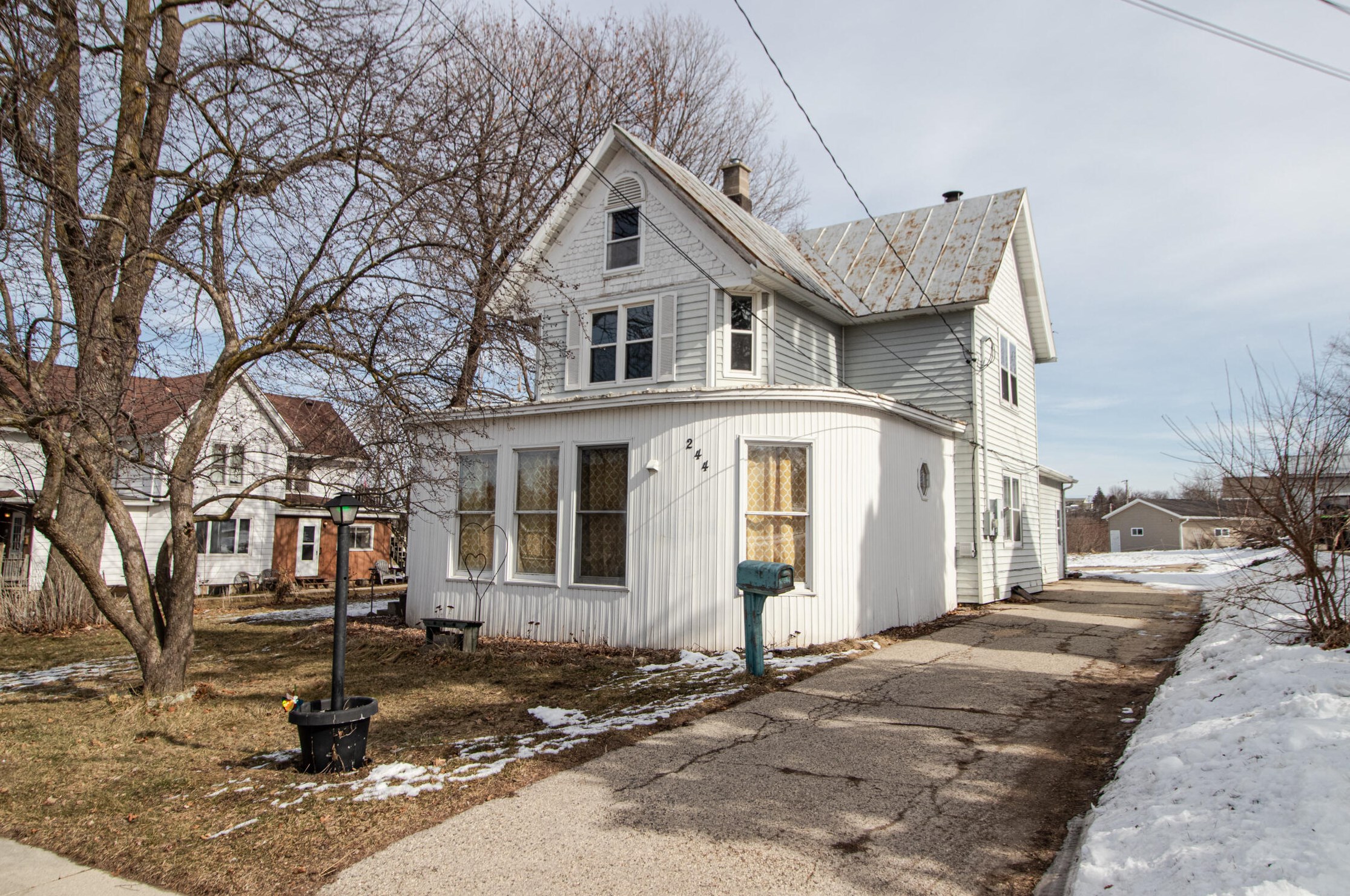 244 S John St, Mayville, WI 53050