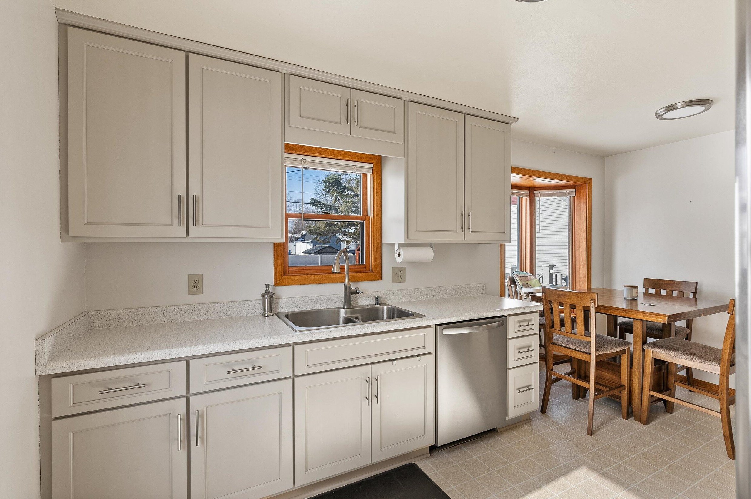1039 8th Ave, Grafton WI  53024-1813 exterior