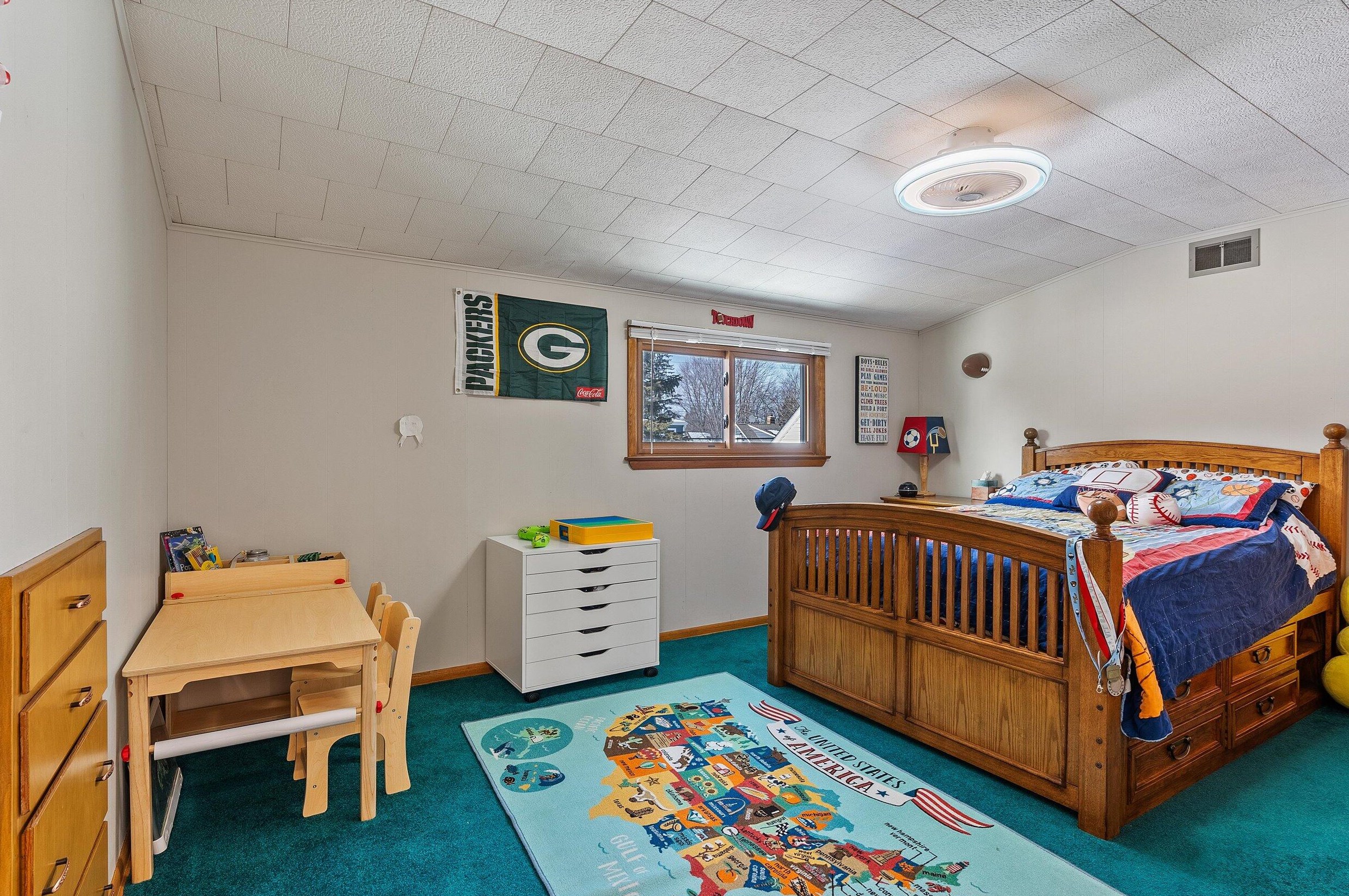 1039 8th Ave, Grafton WI  53024-1813 exterior