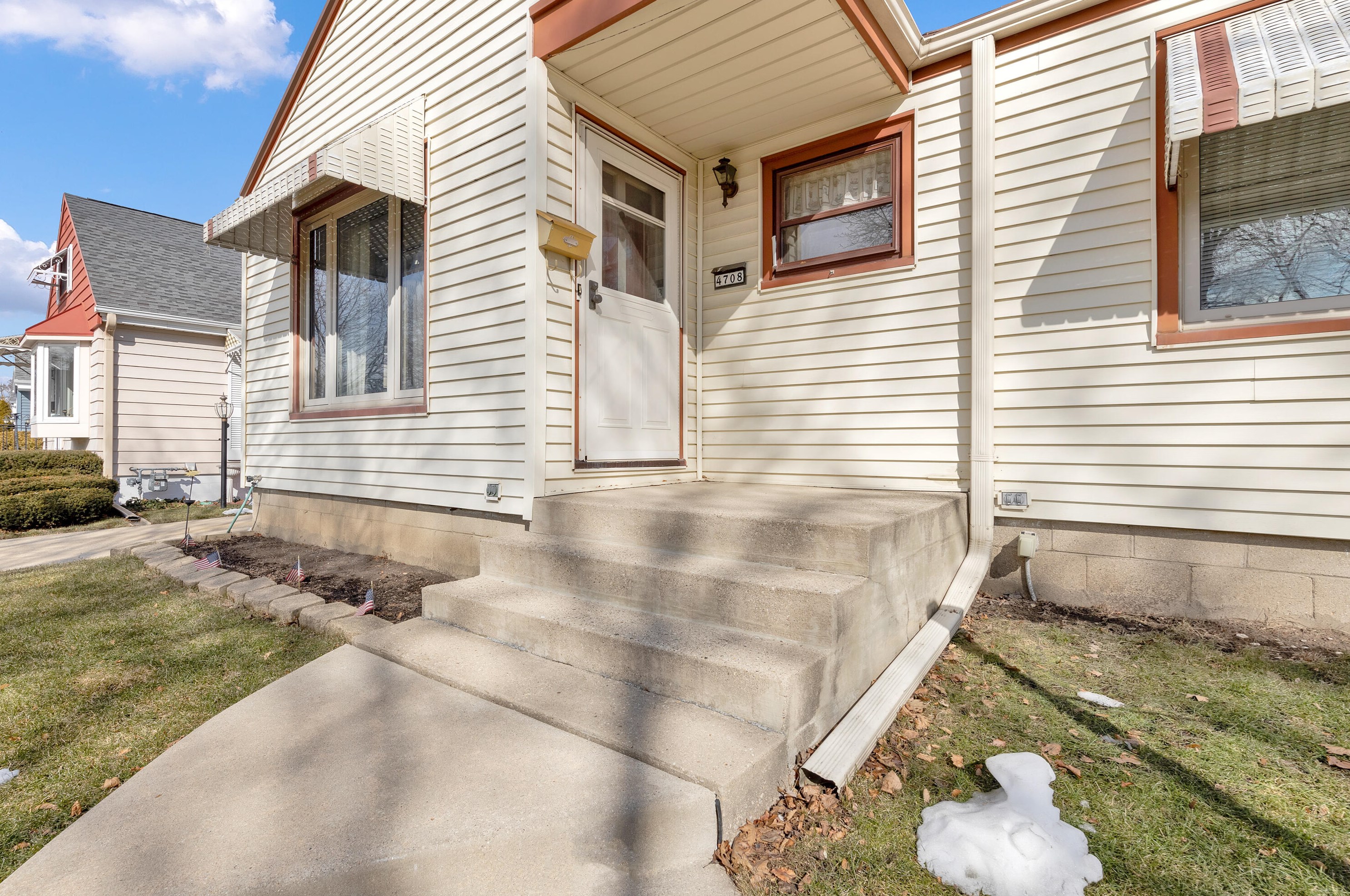 4708 Fillmore Dr, Milwaukee, WI 53219-2362