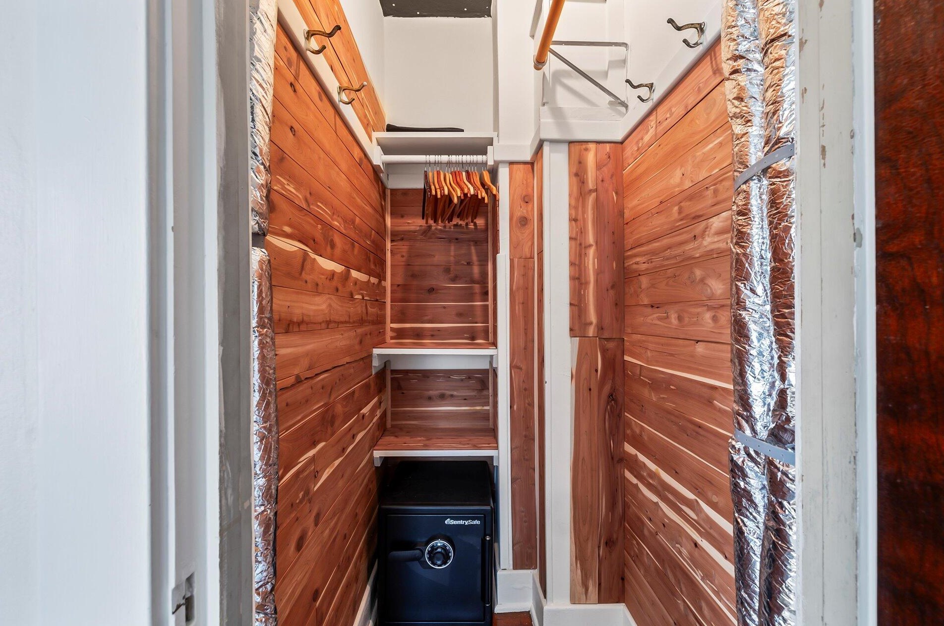 3405 Hackett Ave, Milwaukee WI  53211-2946 exterior