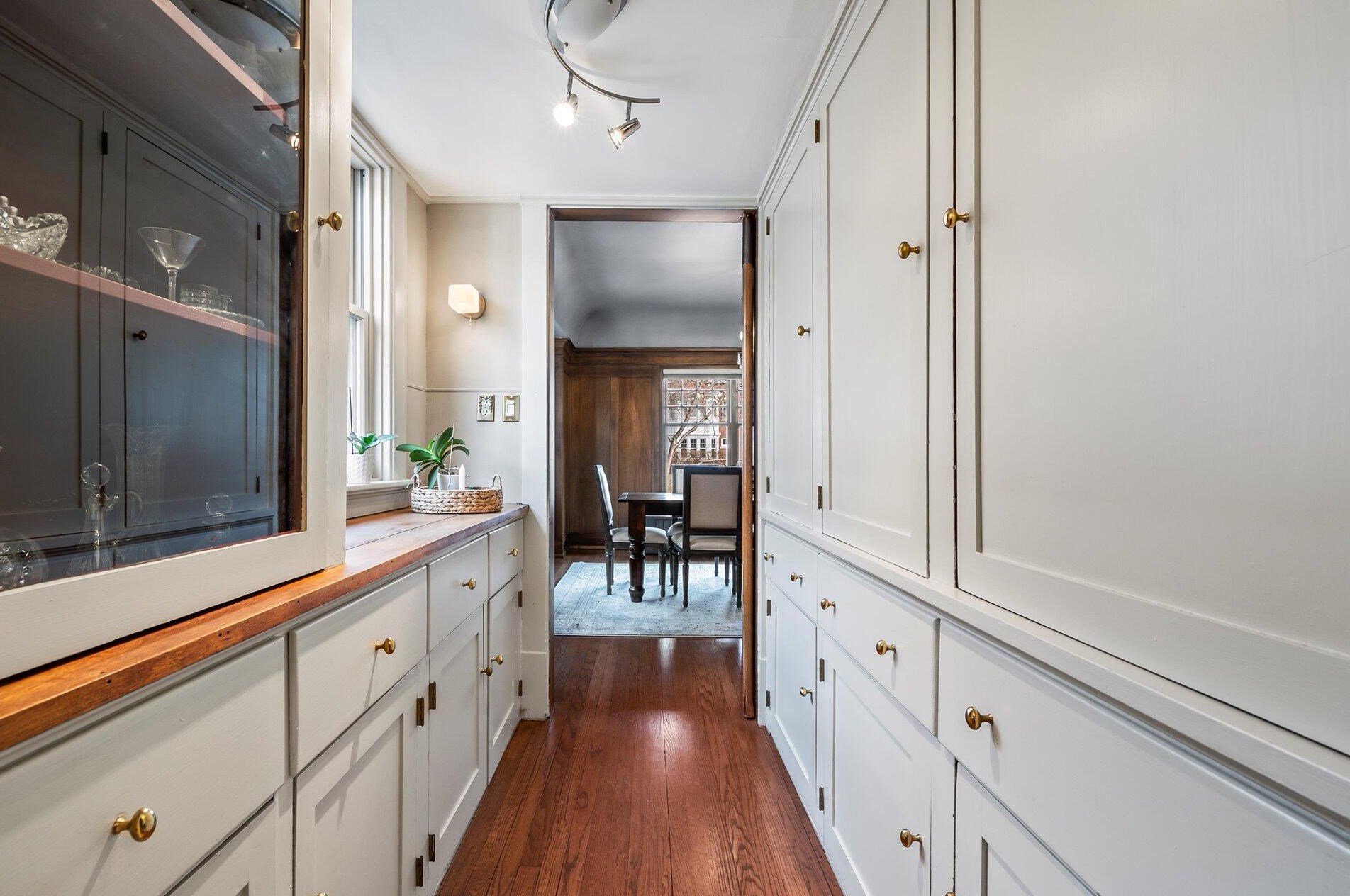 3405 Hackett Ave, Milwaukee WI  53211-2946 exterior