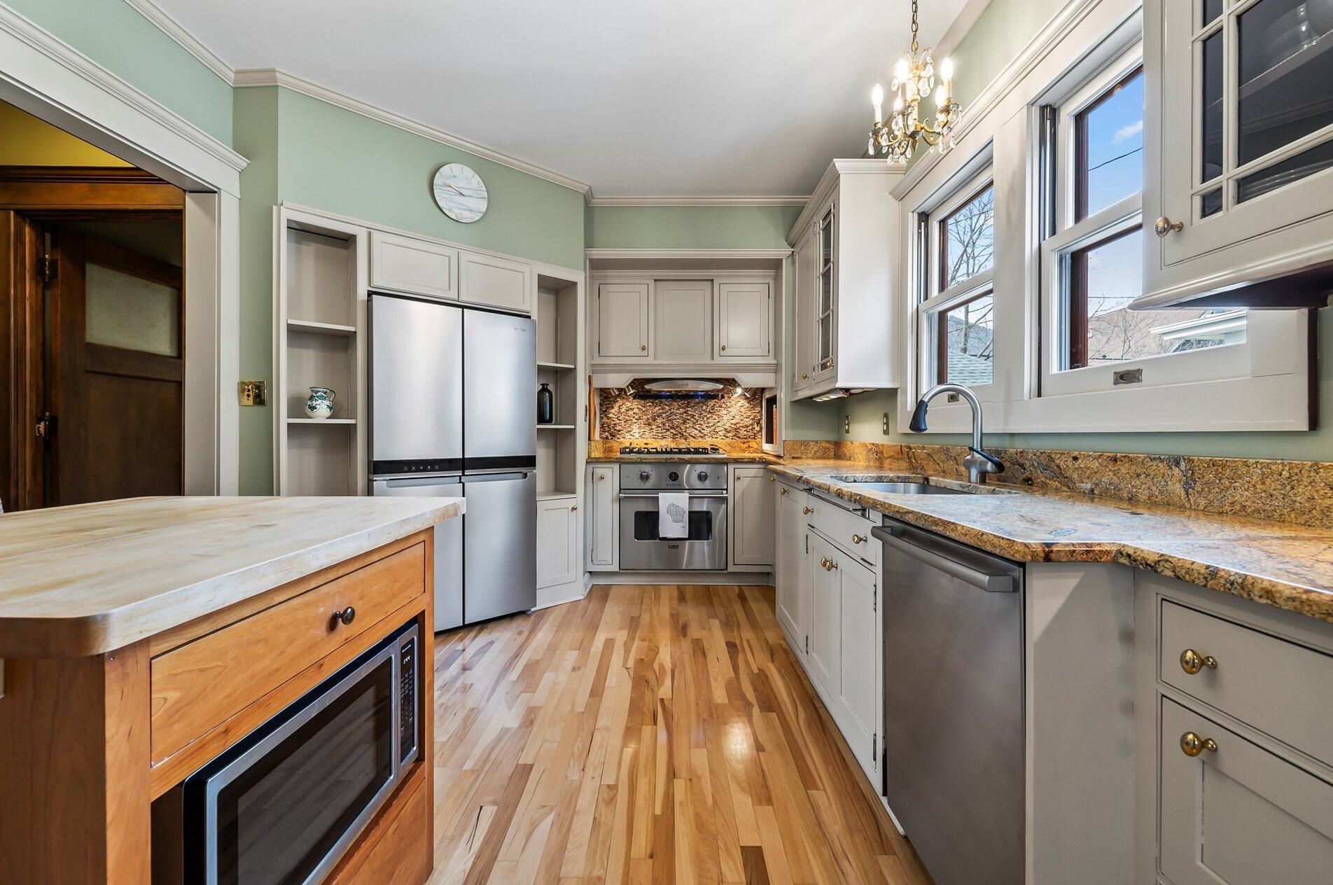 3405 Hackett Ave, Milwaukee WI  53211-2946 exterior