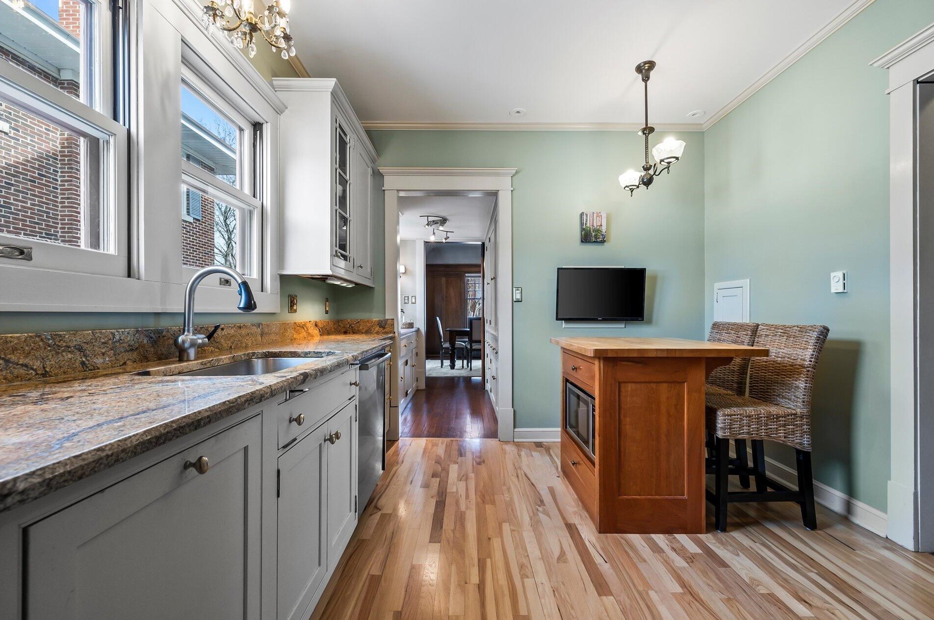 3405 Hackett Ave, Milwaukee WI  53211-2946 exterior