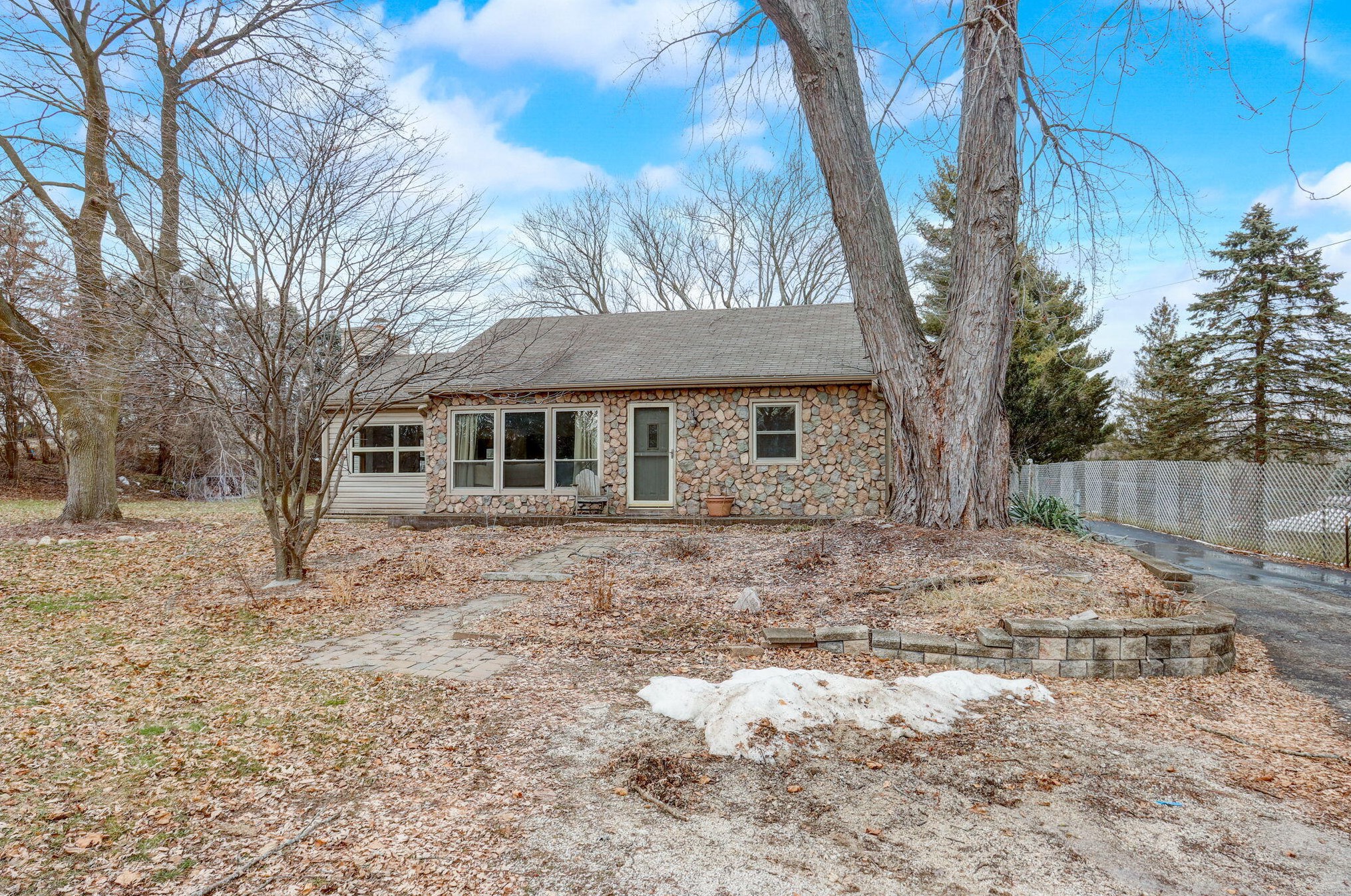 3416 Summit Ave, Waukesha, WI 53188