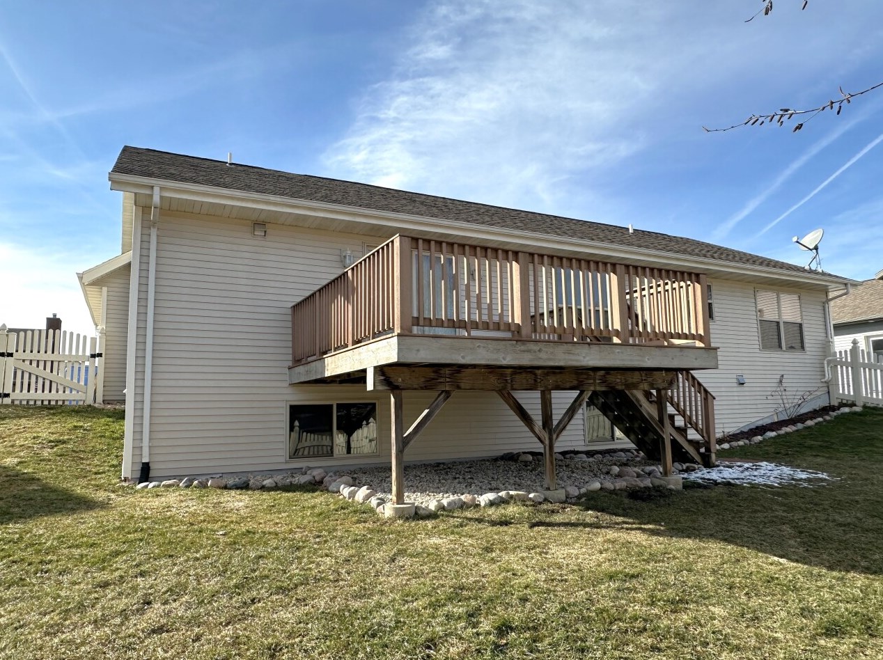 803 Casey Dr, Watertown WI  53094-6226 exterior