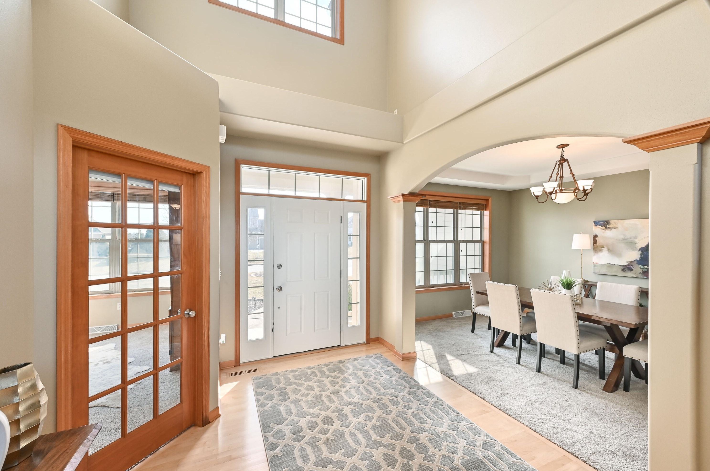 6612 W River Pointe Dr, Hales Corners, WI 53132