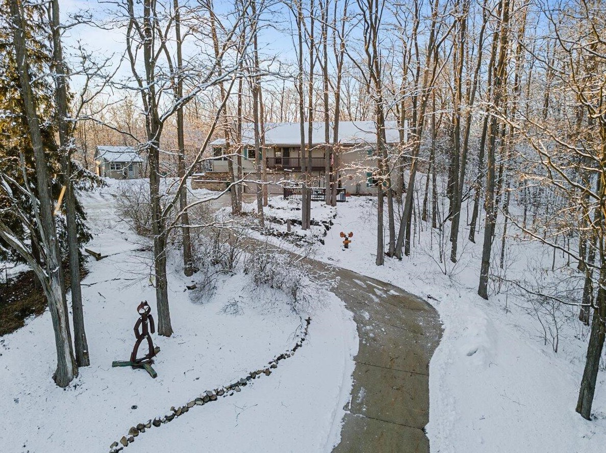 9135 N Paradise Rd, Kewaskum, WI 53040