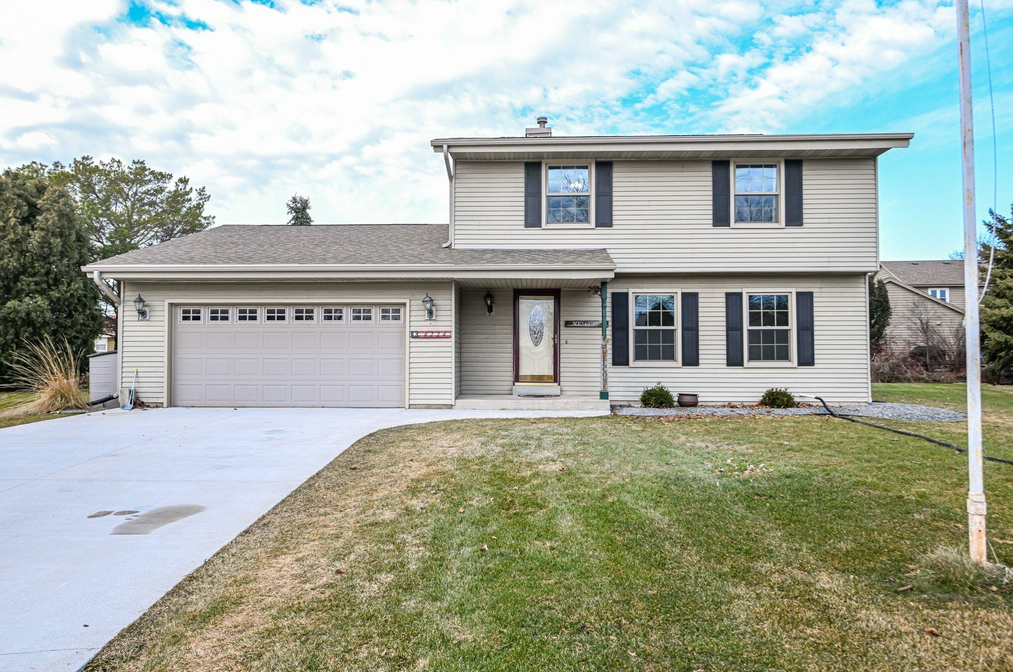 4224 Barnwood Ct, Hales Corners, WI 53132-8646