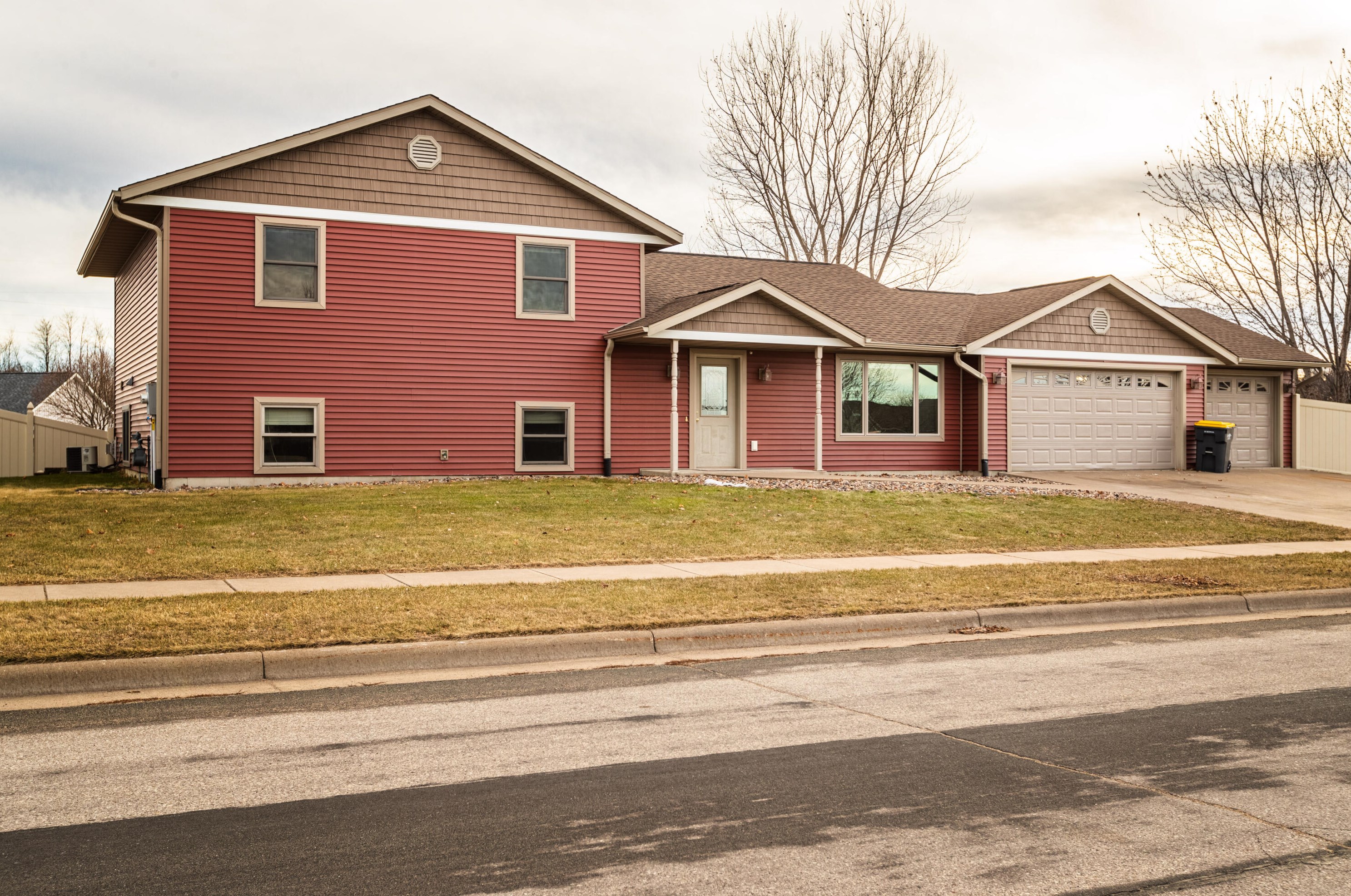 812 Case Ct, Holmen, WI 54636-8004