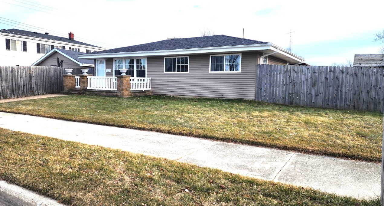 2315 Romayne Ave, Racine, WI 53404-1843