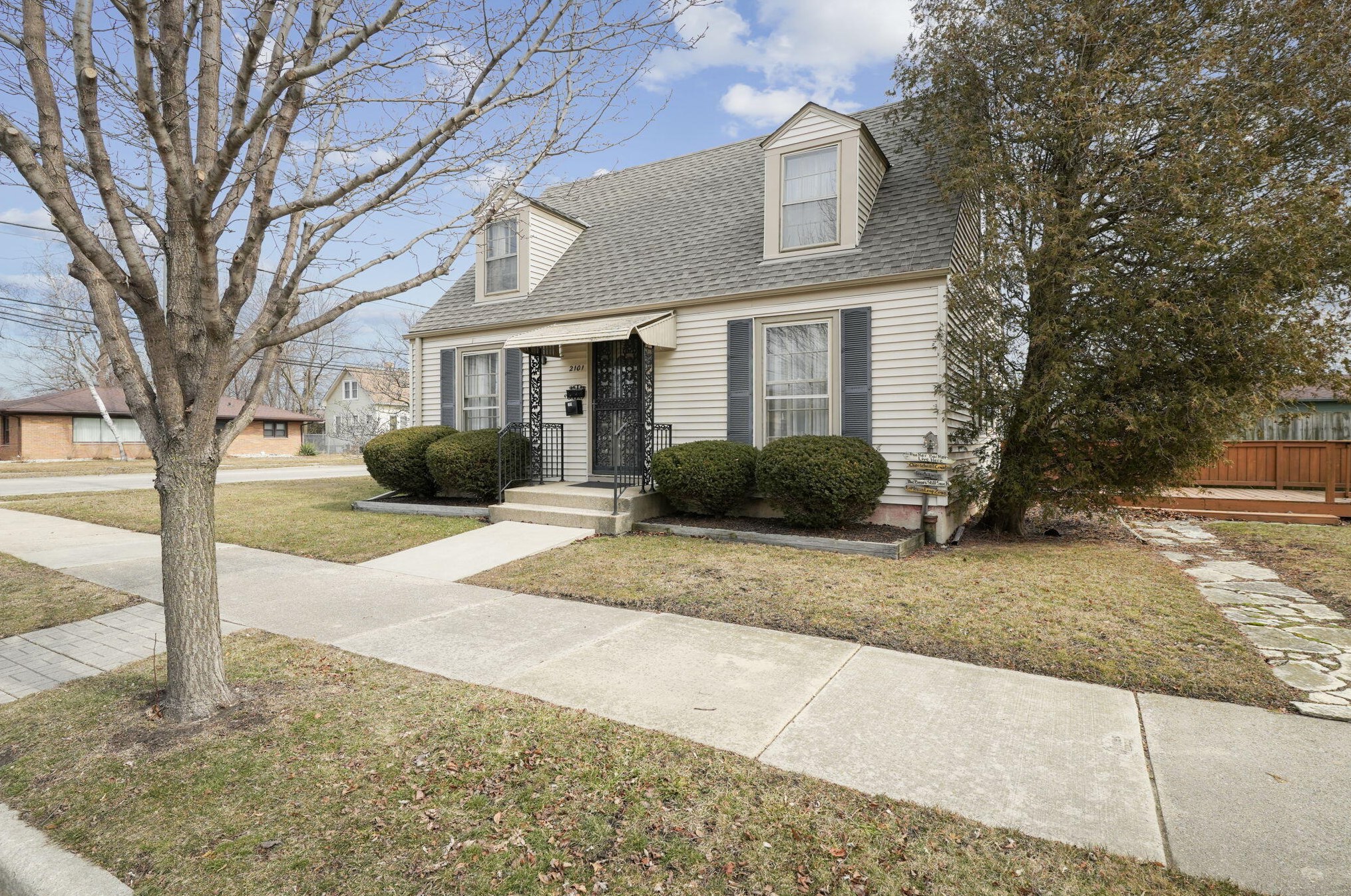 2101 Hayes Ave, Racine, WI 53405-4221