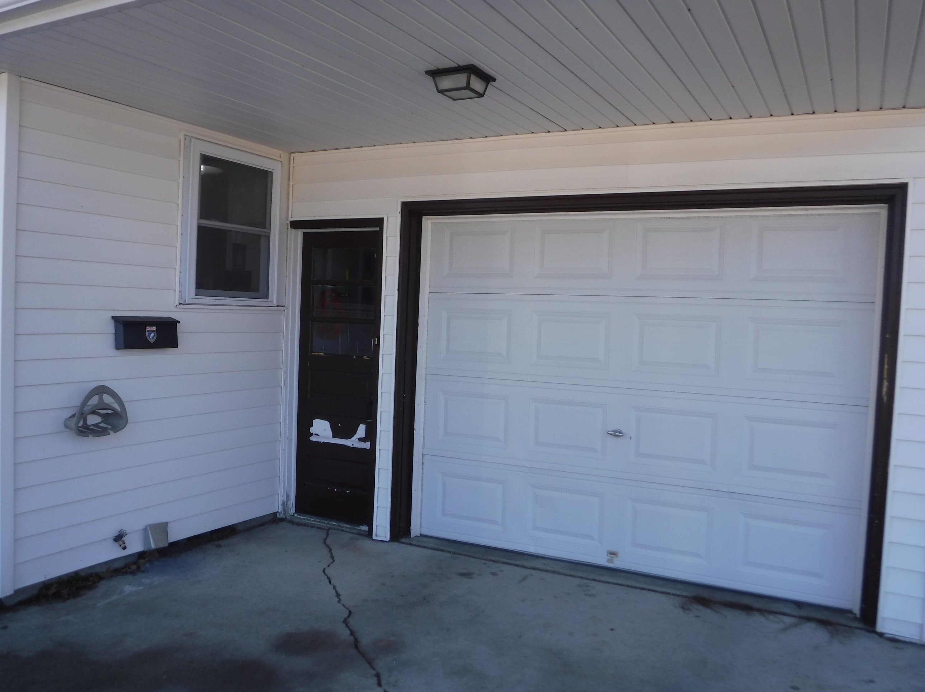 403 Magnolia Ave, Manitowoc WI  54220-2111 exterior