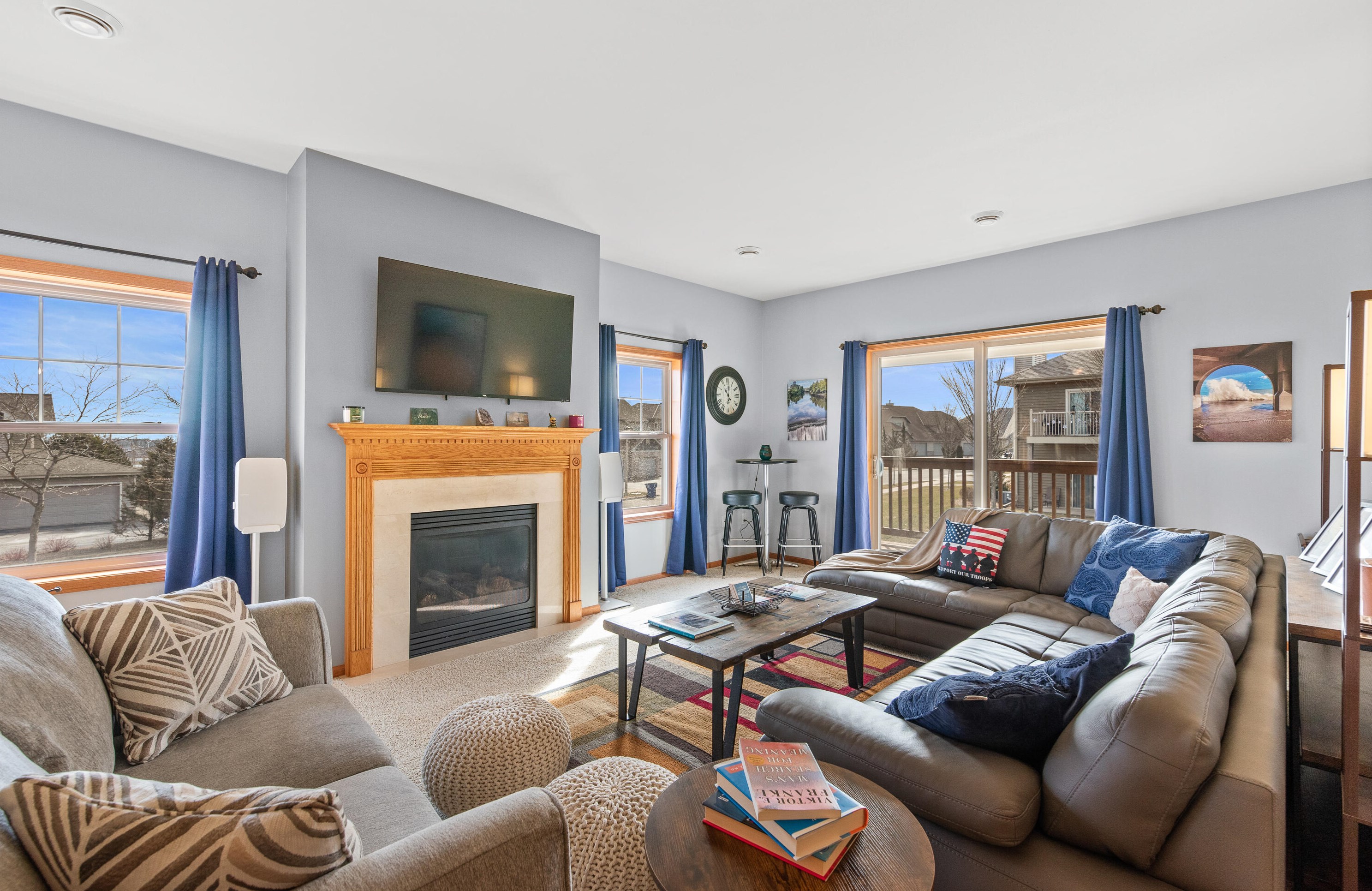 1663 New Port Vista Dr, Grafton WI  53024-9383 exterior
