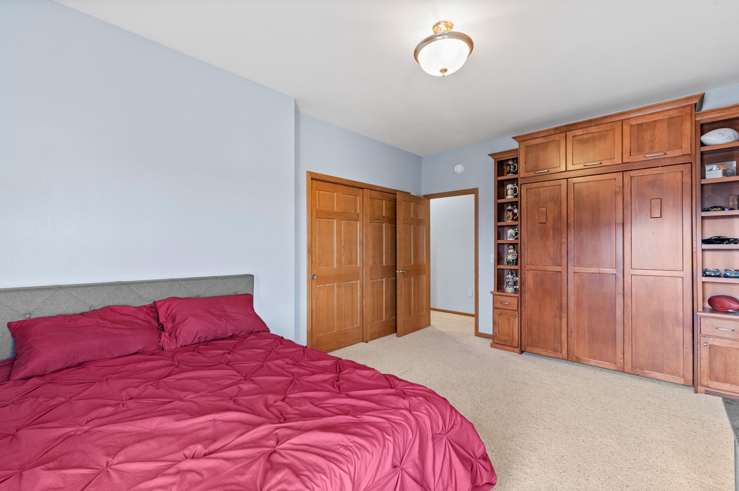 1663 New Port Vista Dr, Grafton WI  53024-9383 exterior