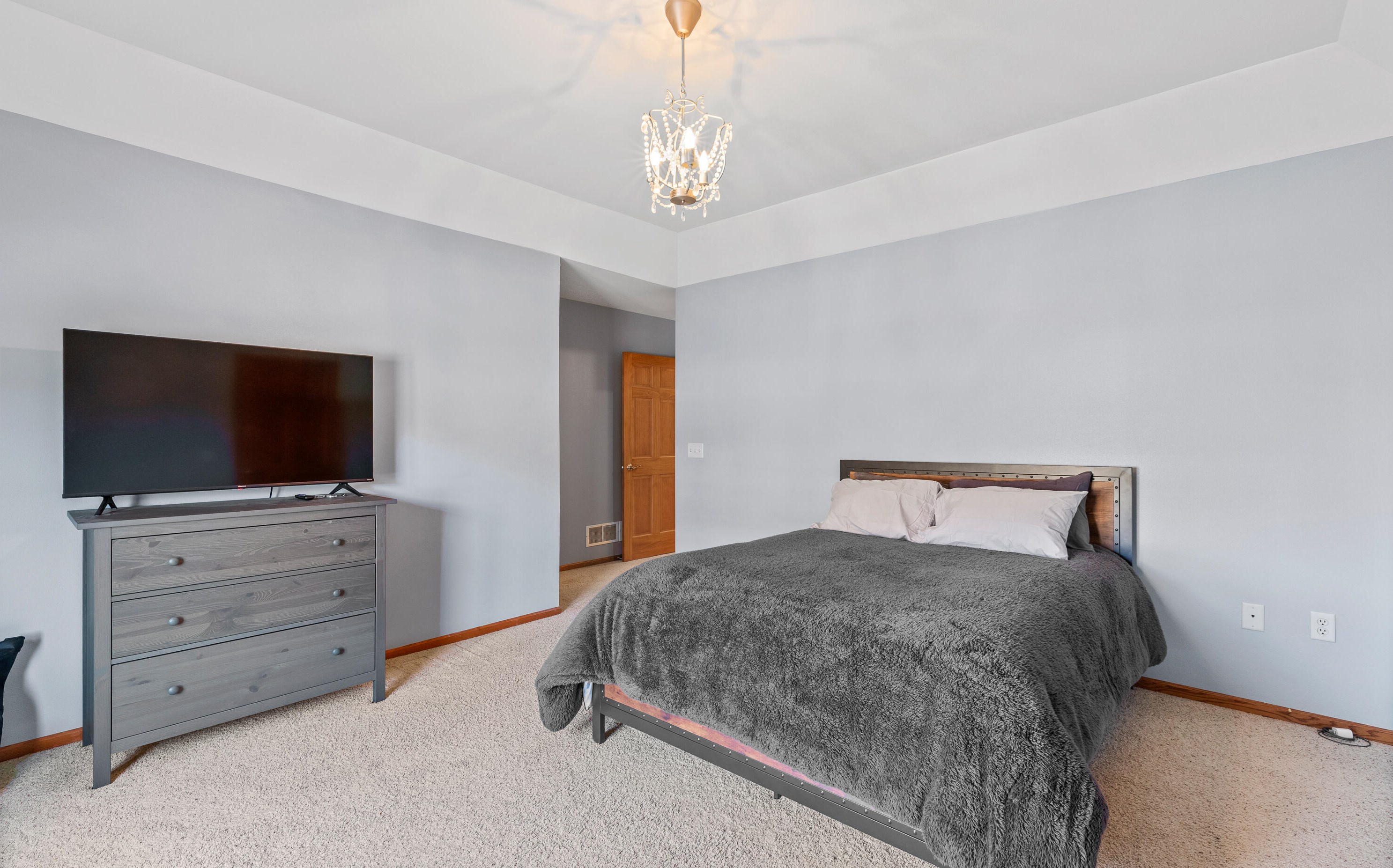 1663 New Port Vista Dr, Grafton WI  53024-9383 exterior