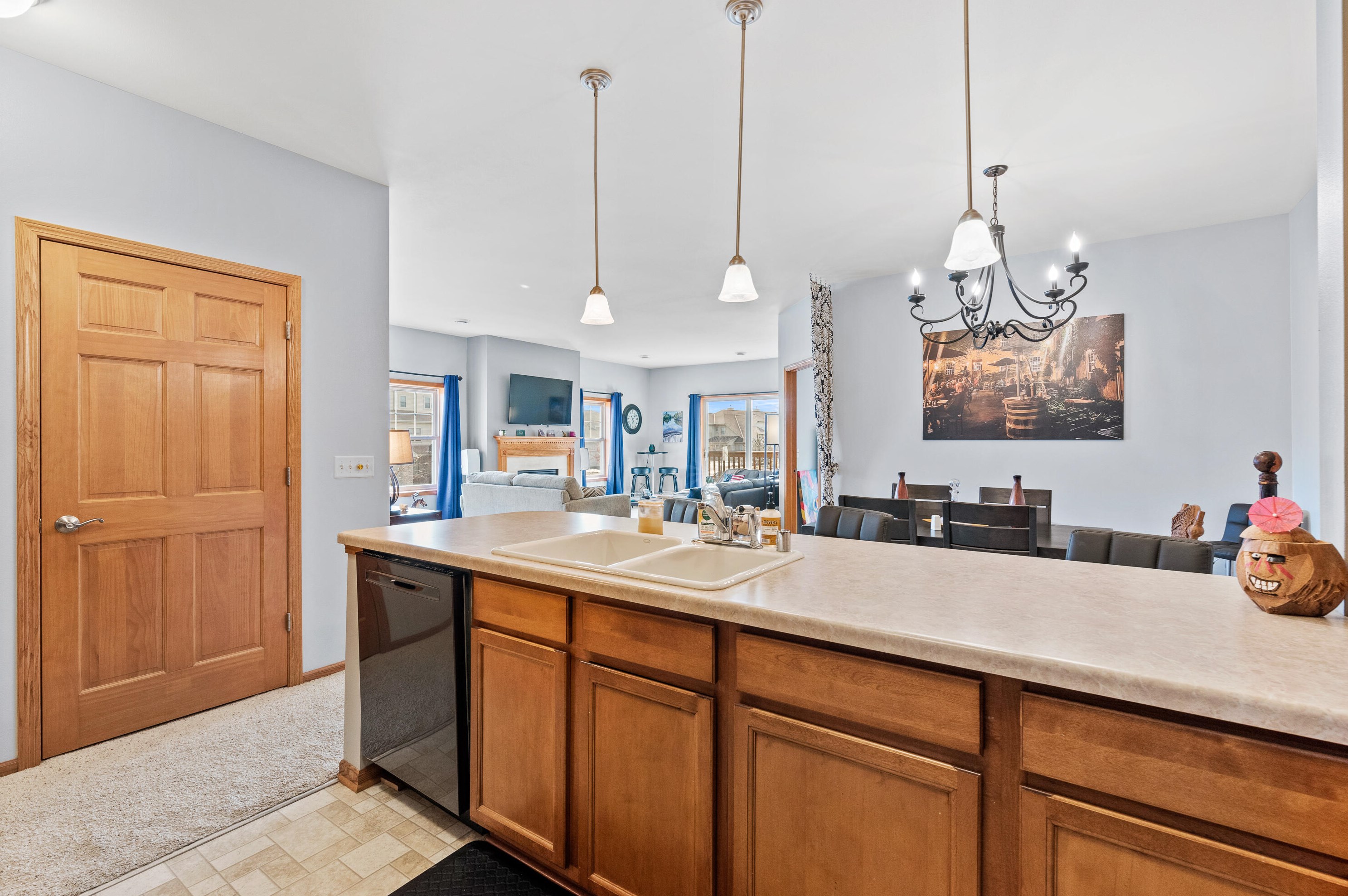 1663 New Port Vista Dr, Grafton WI  53024-9383 exterior