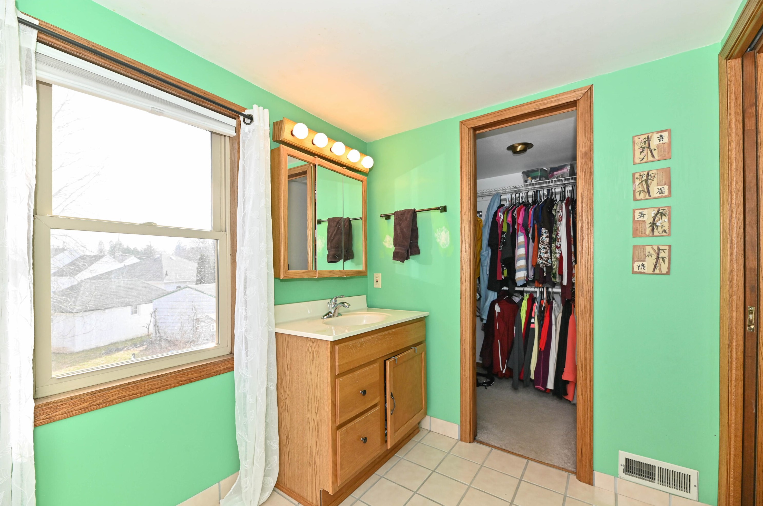 1211 Riv Dr, Watertown WI  53094-6528 exterior