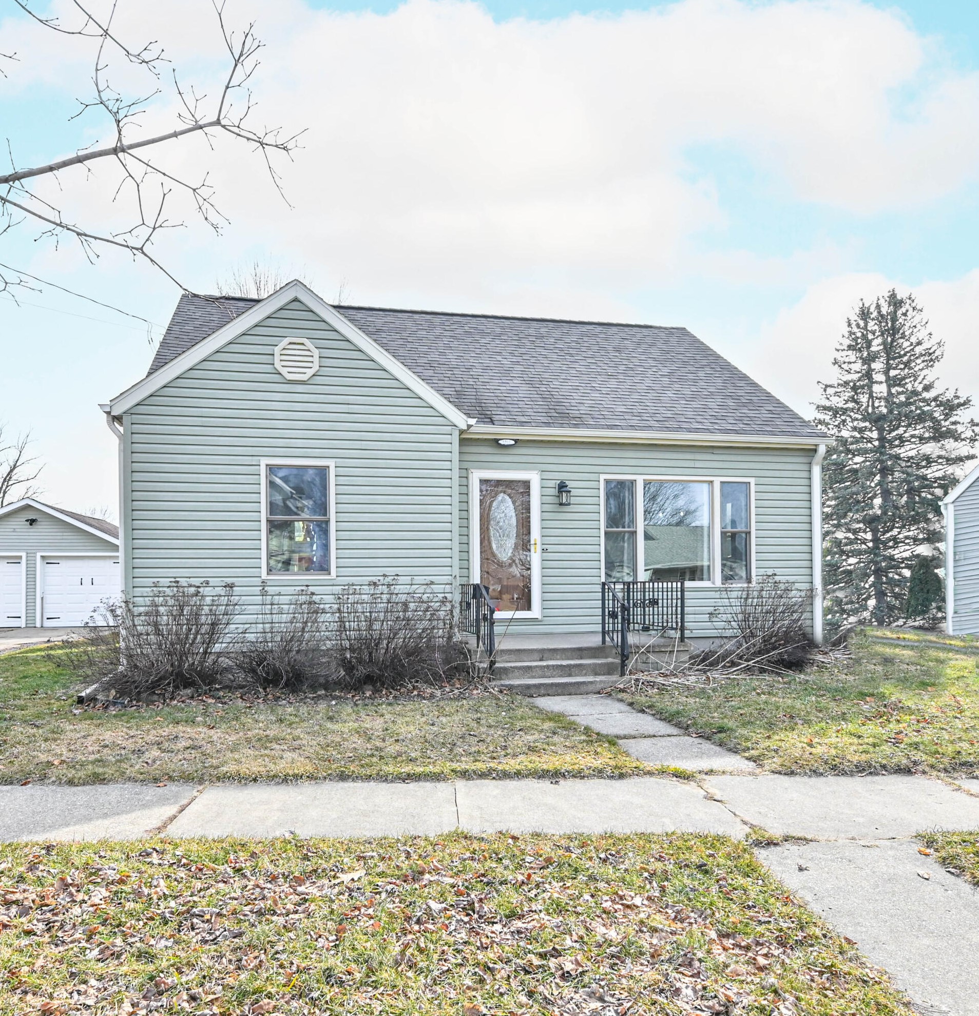 1211 Riv Dr, Watertown WI  53094-6528 exterior