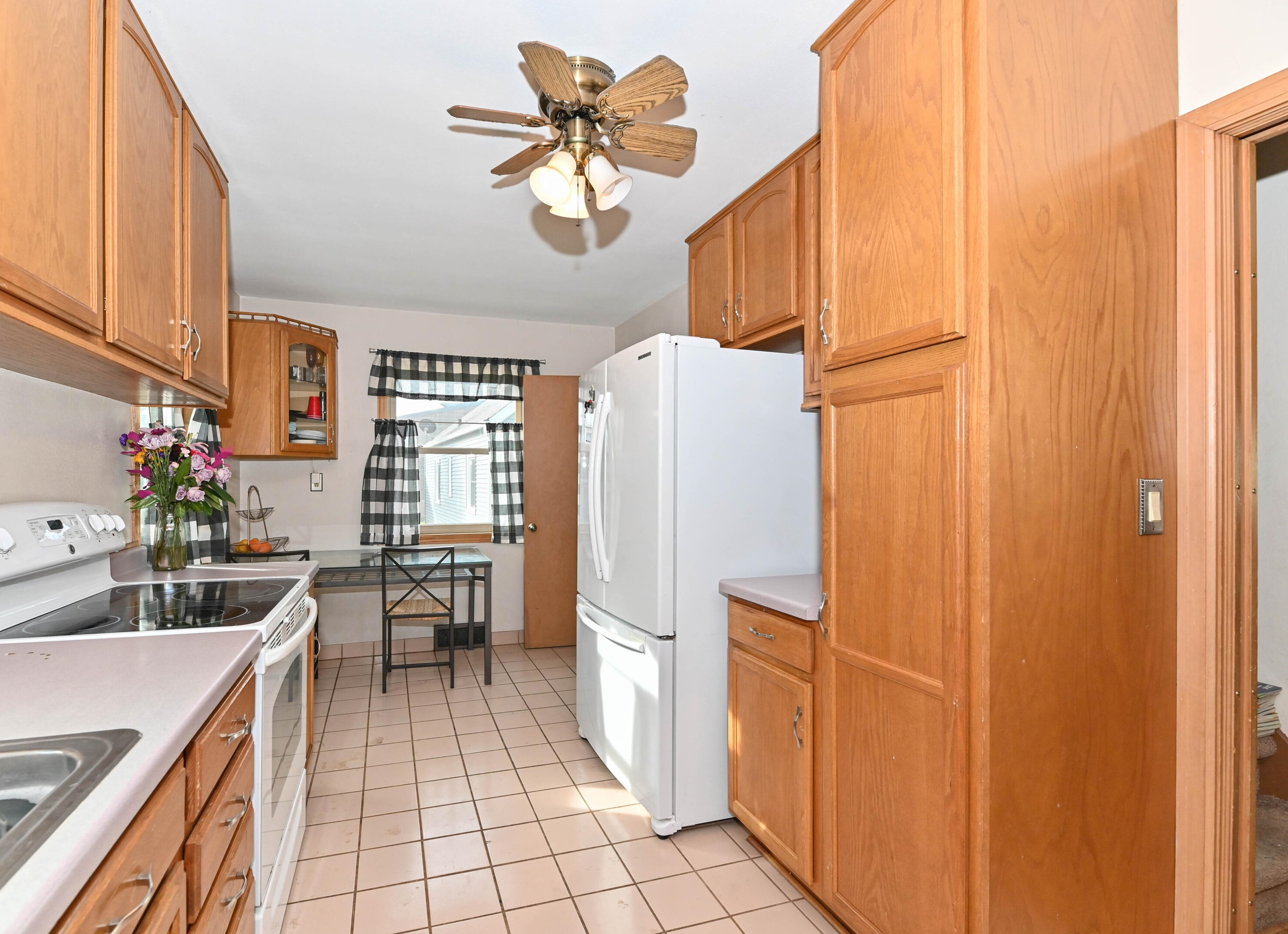 1211 Riv Dr, Watertown WI  53094-6528 exterior