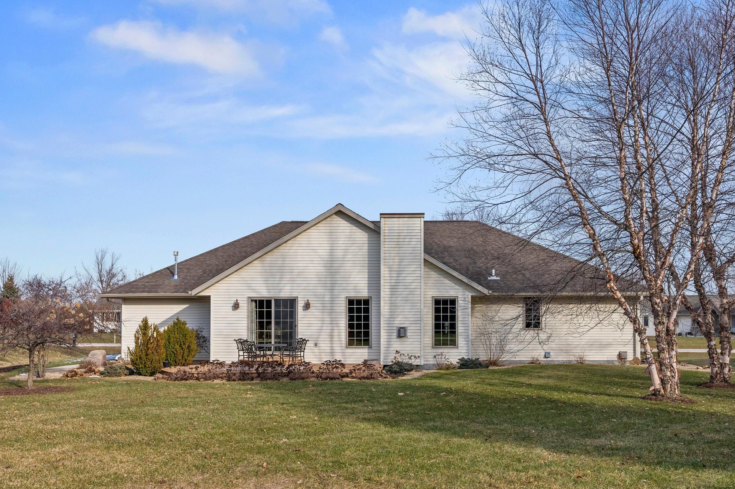 6604 Lone Oak Dr, Sheboygan, WI 53081-9102