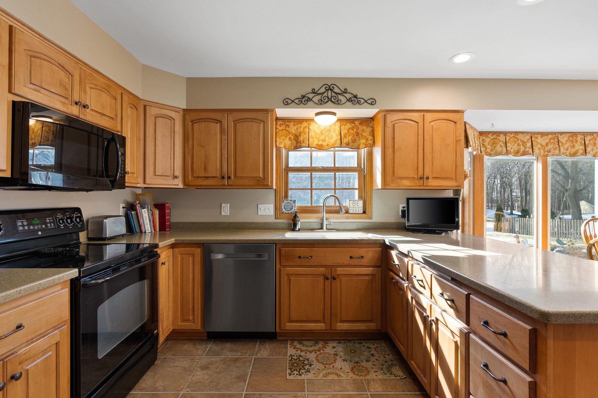 2085 Blackfoot Ave, Grafton, WI 53024-9580