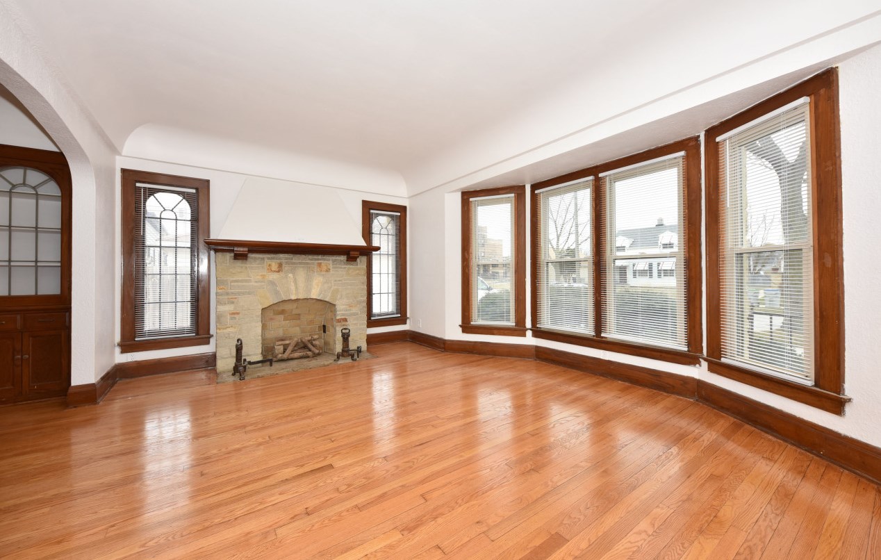 4516 24th St, Milwaukee, WI 53209-6267