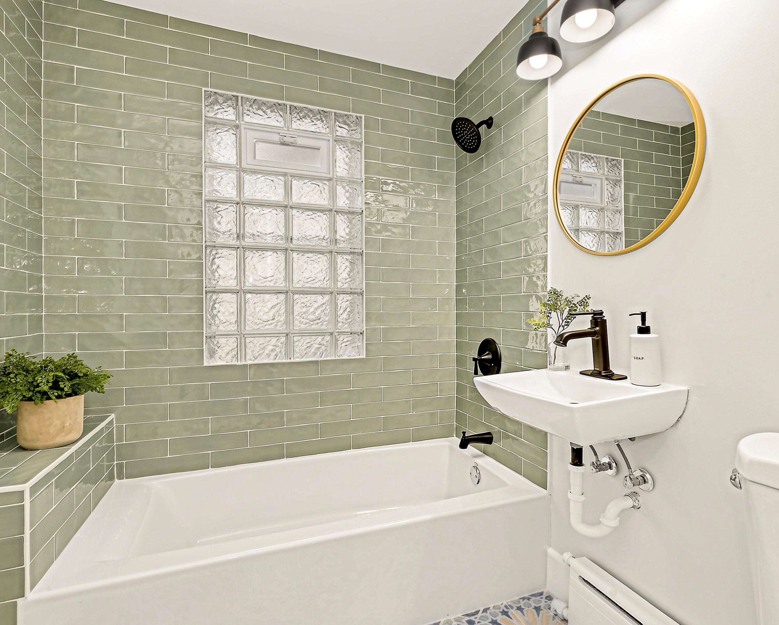 3555 Murray Ave, Milwaukee WI  53211-2525 exterior