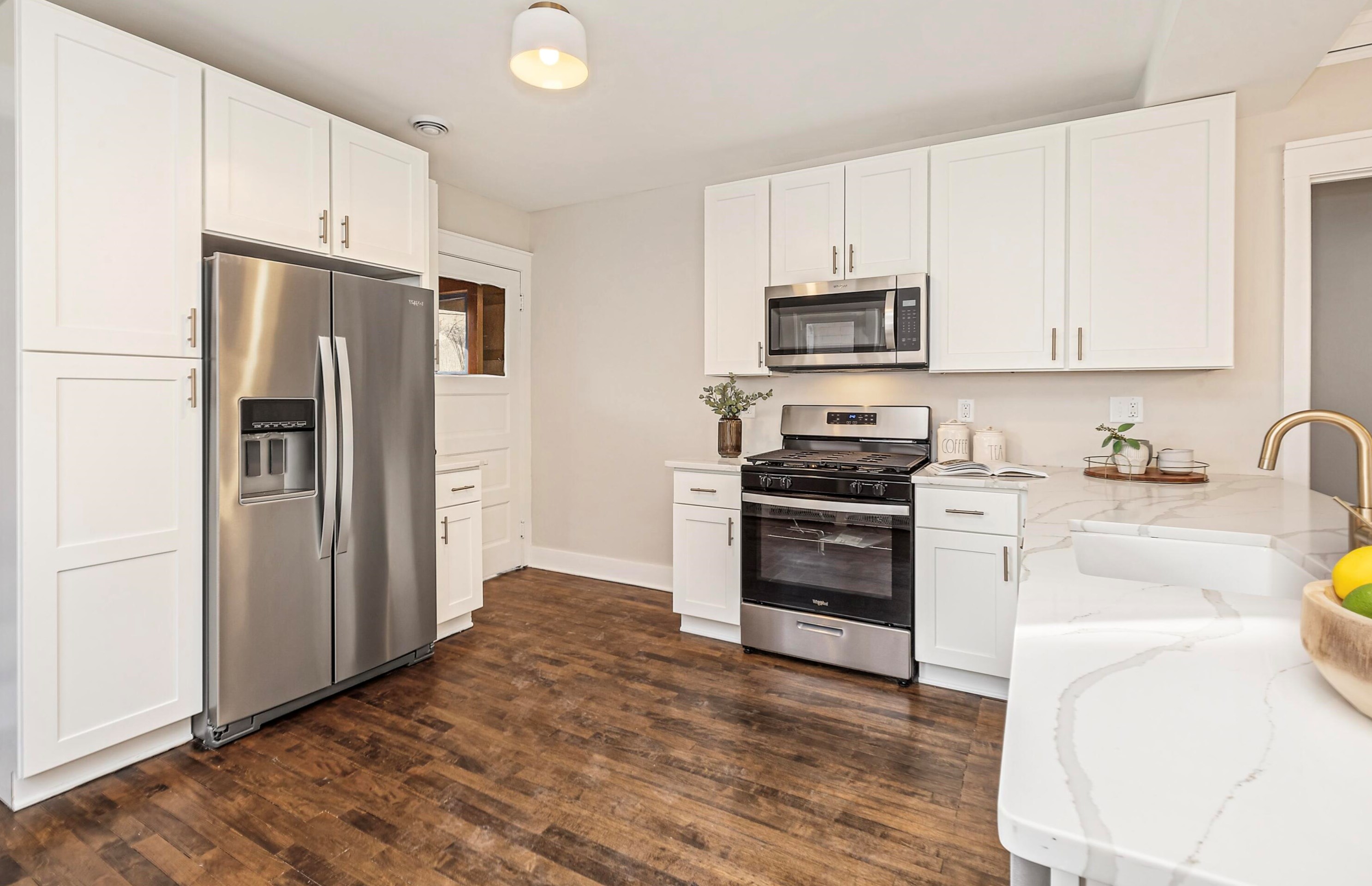 3555 Murray Ave, Milwaukee WI  53211-2525 exterior