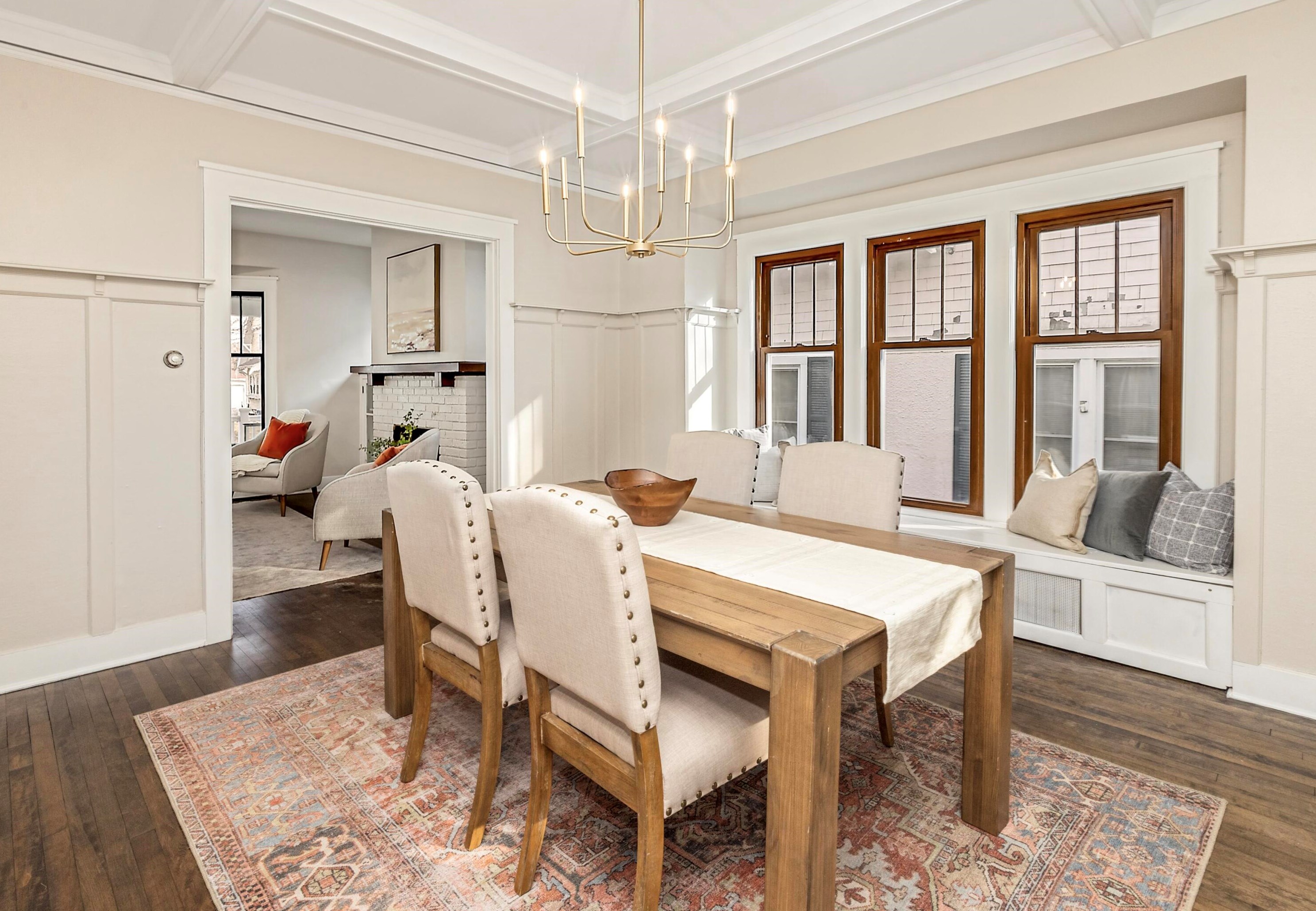 3555 Murray Ave, Milwaukee WI  53211-2525 exterior