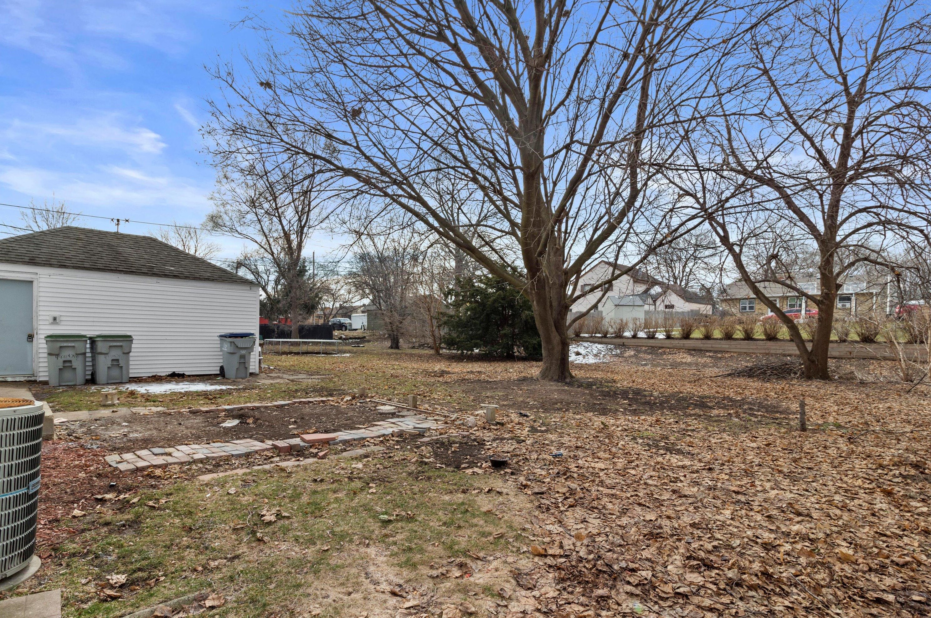 4921 74th St, Milwaukee WI  53218-3822 exterior