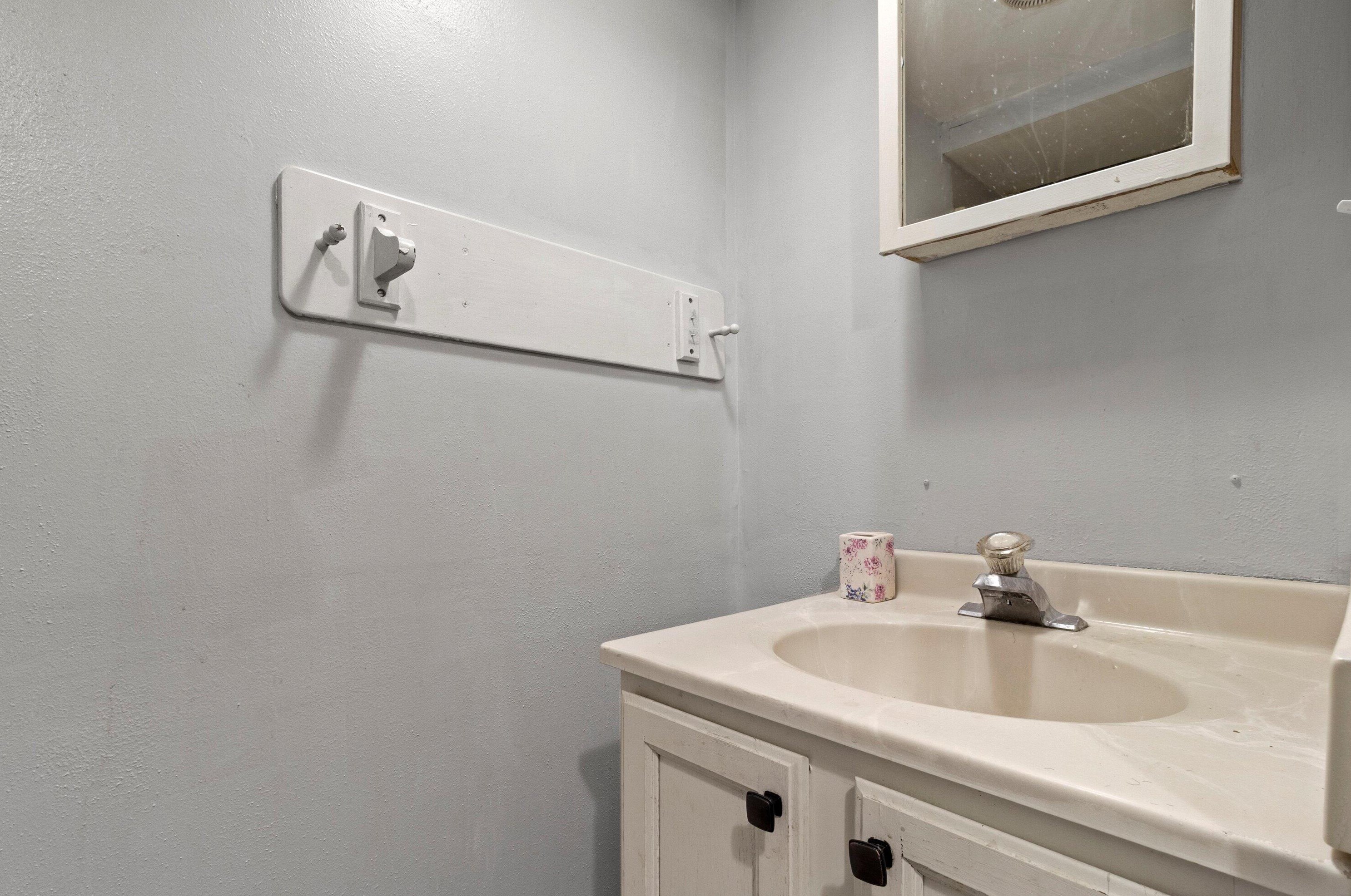 4921 74th St, Milwaukee WI  53218-3822 exterior