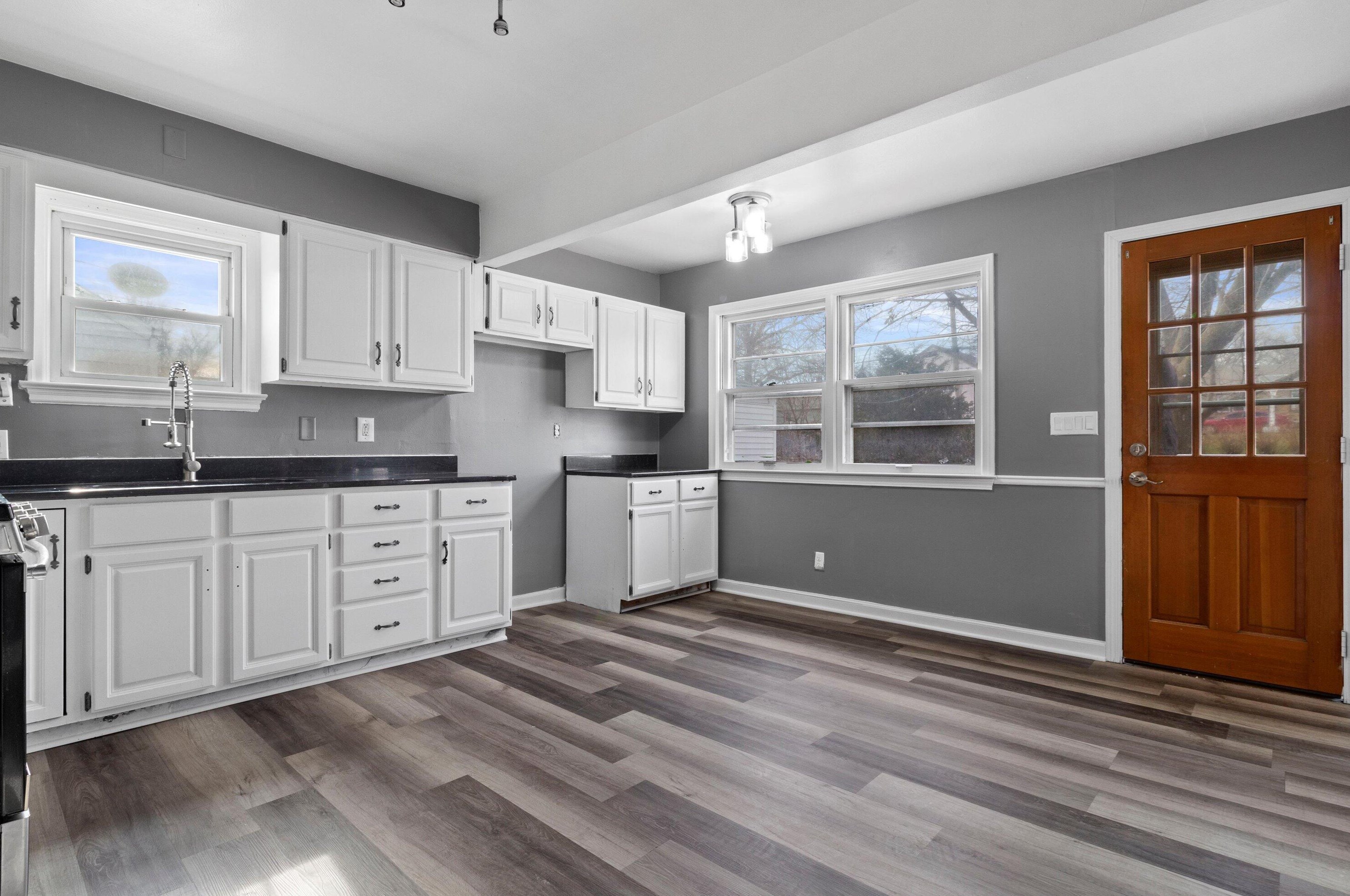 4921 74th St, Milwaukee WI  53218-3822 exterior