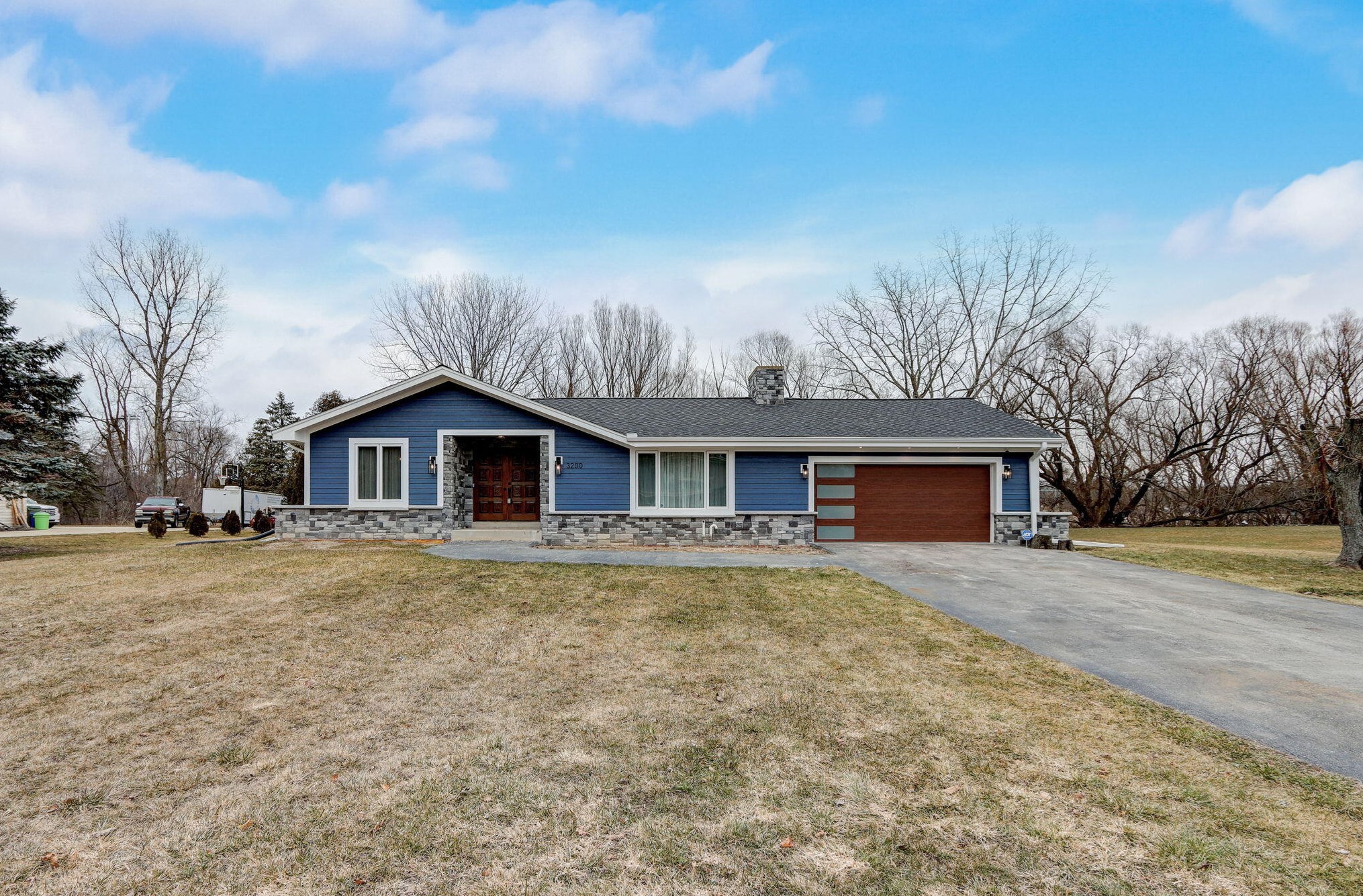 3200 San Juan Trail, Brookfield, WI 53005