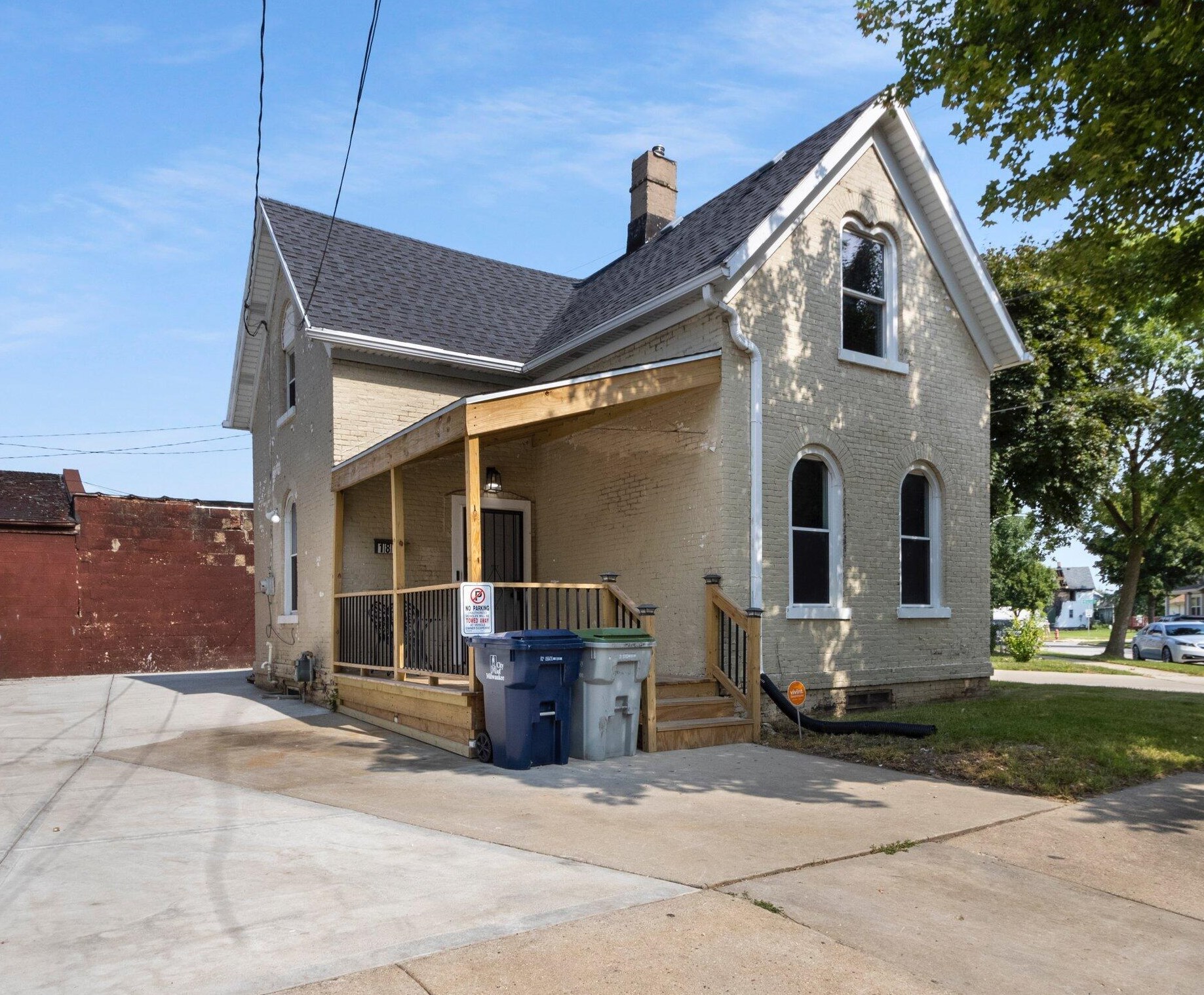 1811 14th St, Milwaukee, WI 53204-3211
