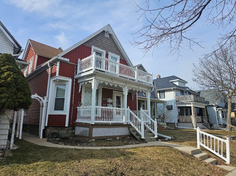 937 74th St, Milwaukee WI 53214-3004 exterior