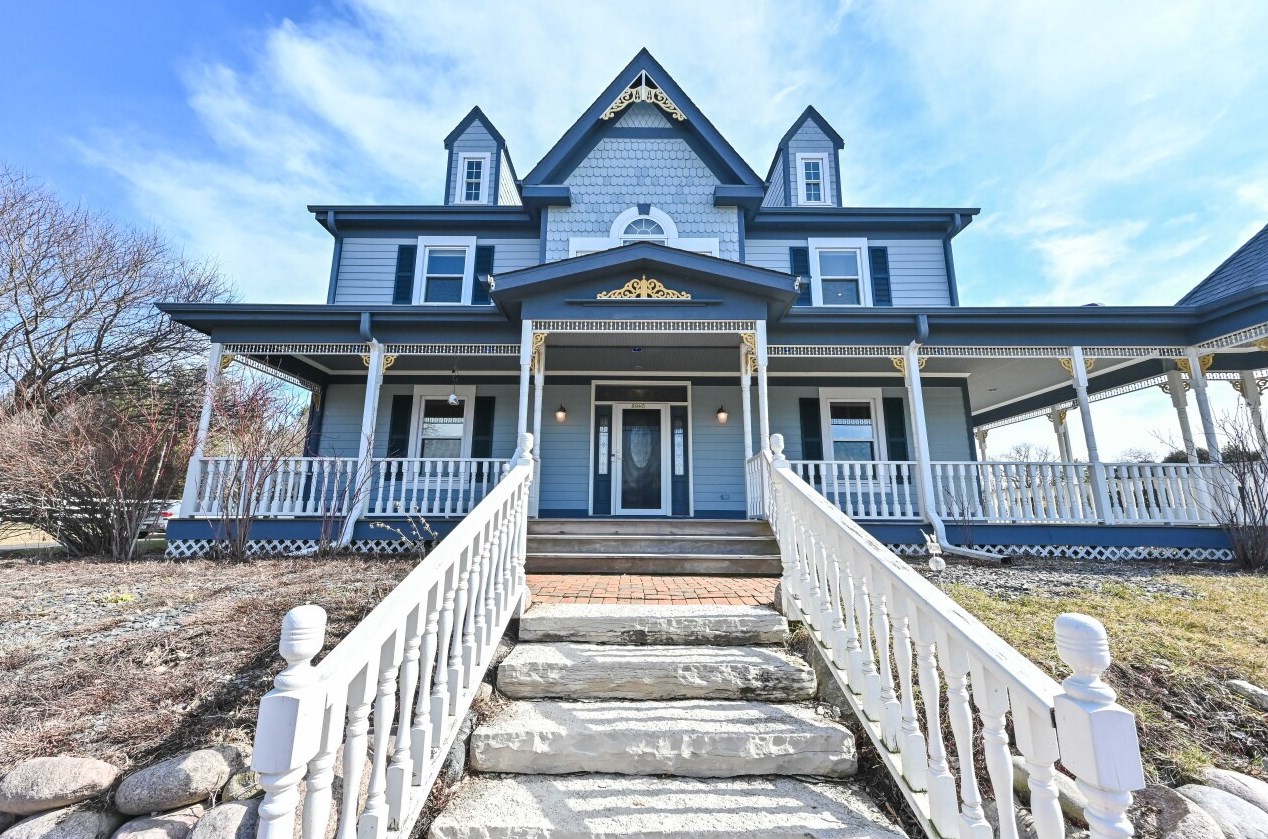 8940 Upper River Rd, Milwaukee, WI 53217-1024