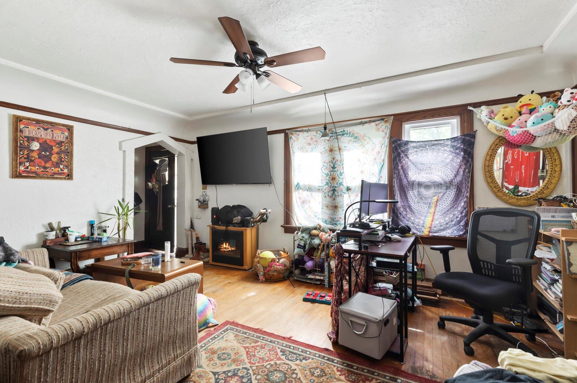 861 75th St, Milwaukee, WI 53214-3014