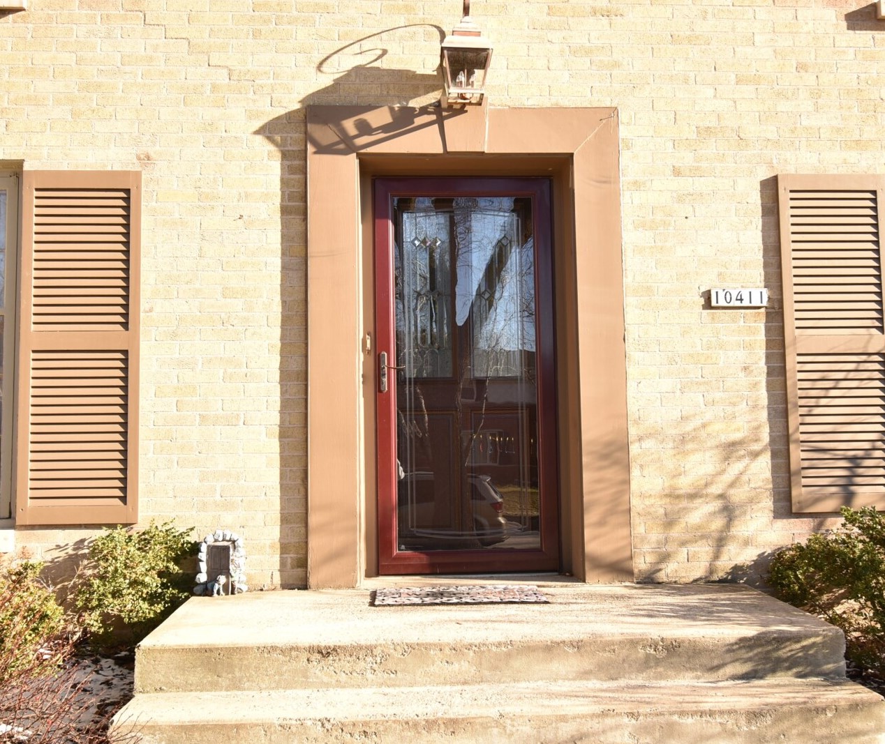 10411 Hillside Ave, Milwaukee, WI 53222-2322