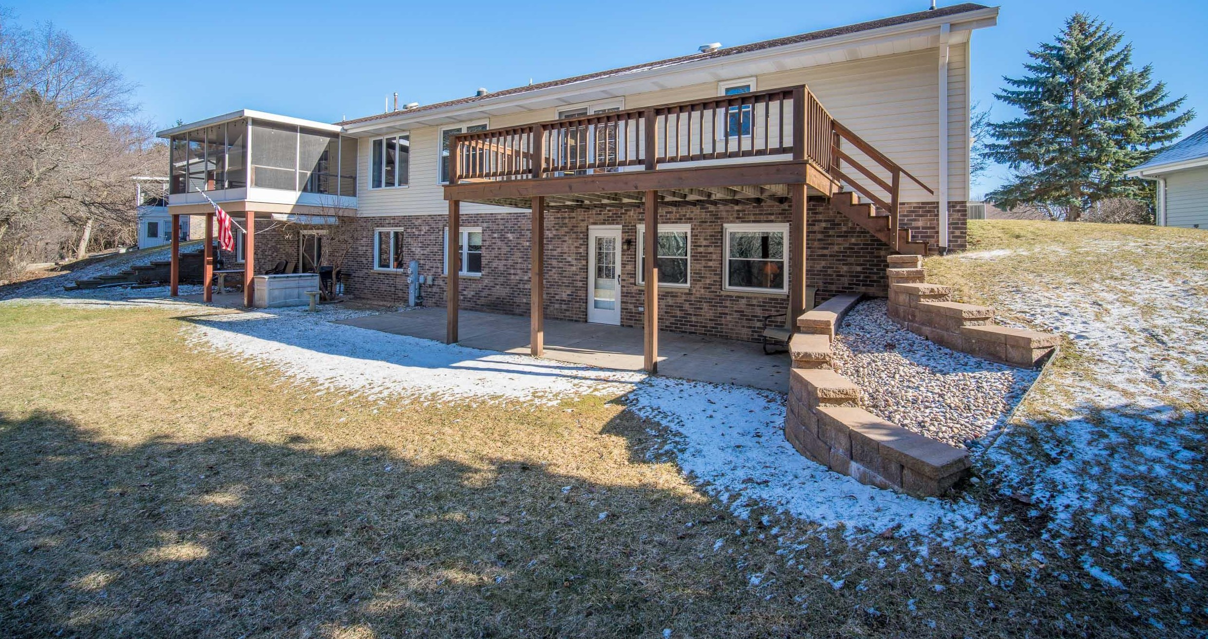 2014 Hilltop Dr, West Bend, WI 53095-2958